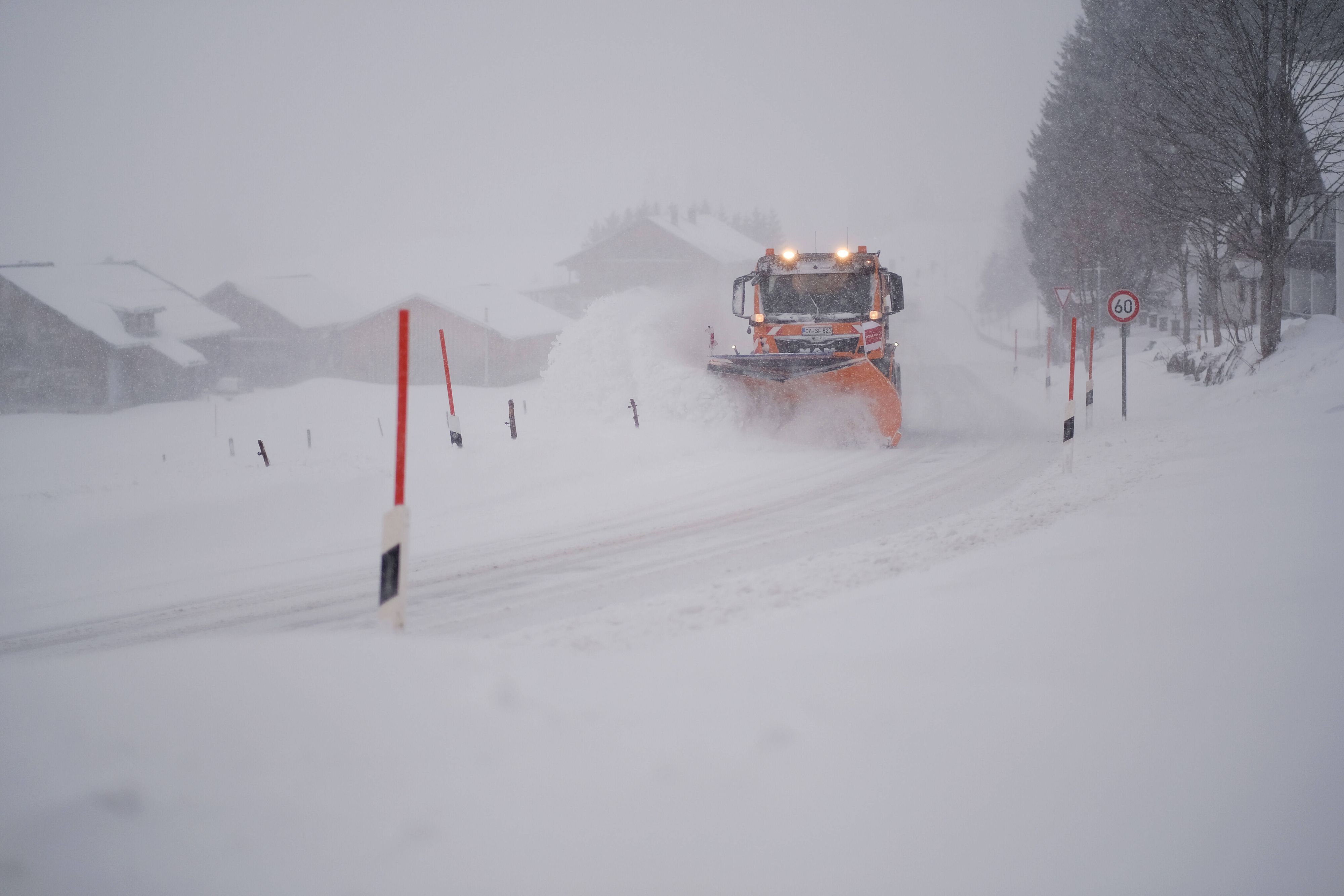 Heute.at - Wetter-Sturz bringt halben Meter Schnee nach Österreich