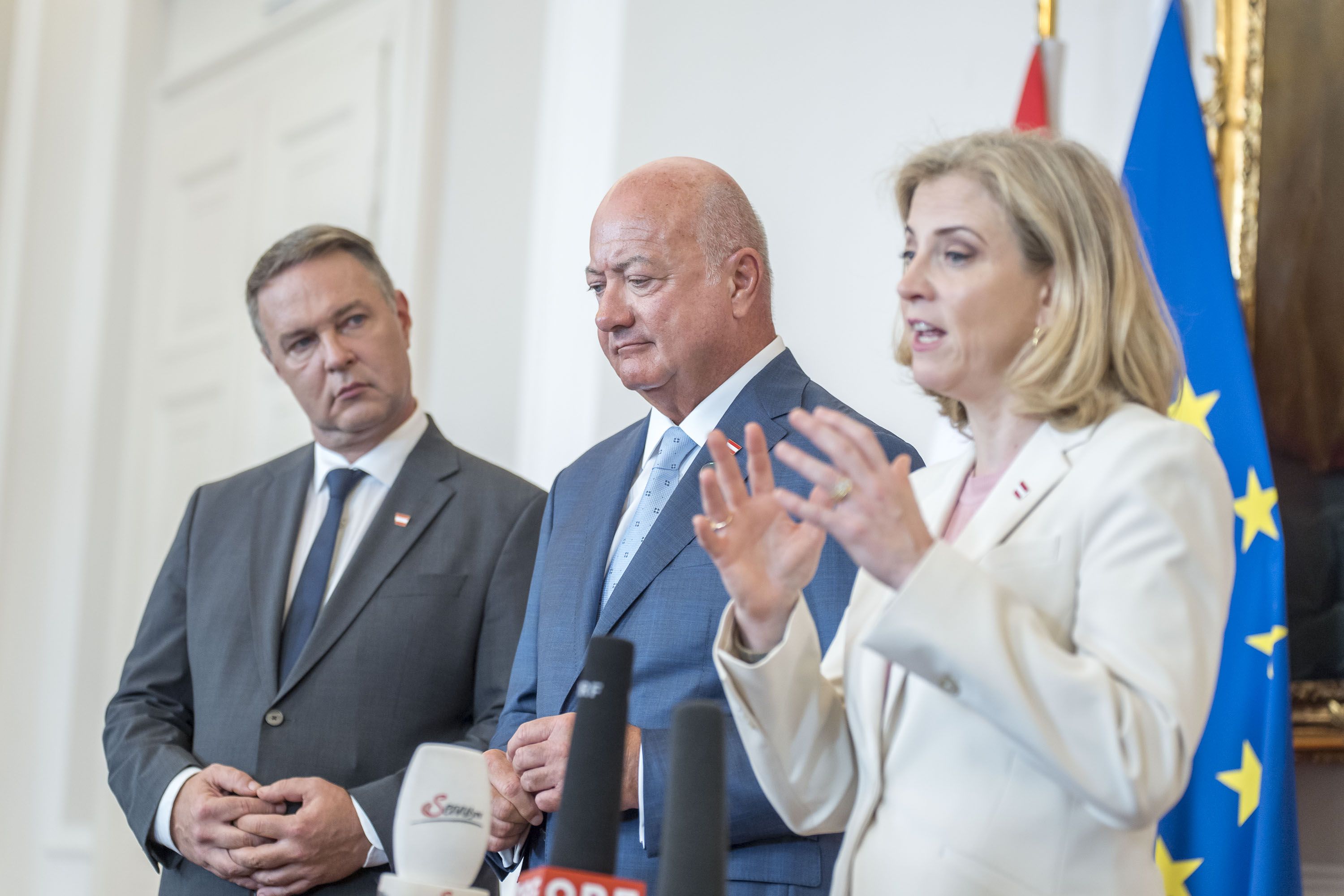 Die Regierung setzt den Rotstift an – dagegen gehen jetzt zehntausende Menschen auf die Straße