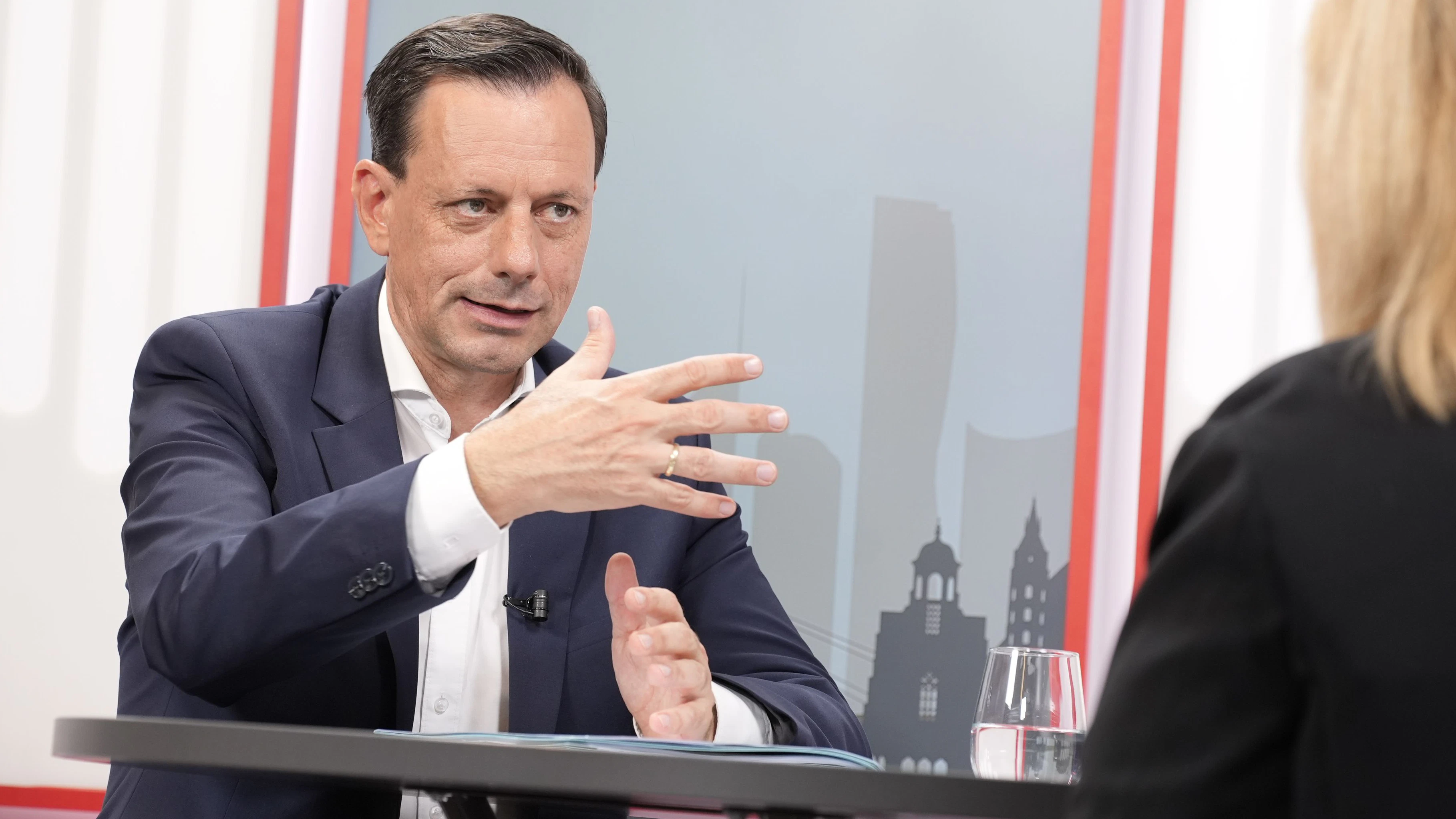 Heute.at - Sozialhilfe: Volles Geld erst nach 6 Monaten Arbeit