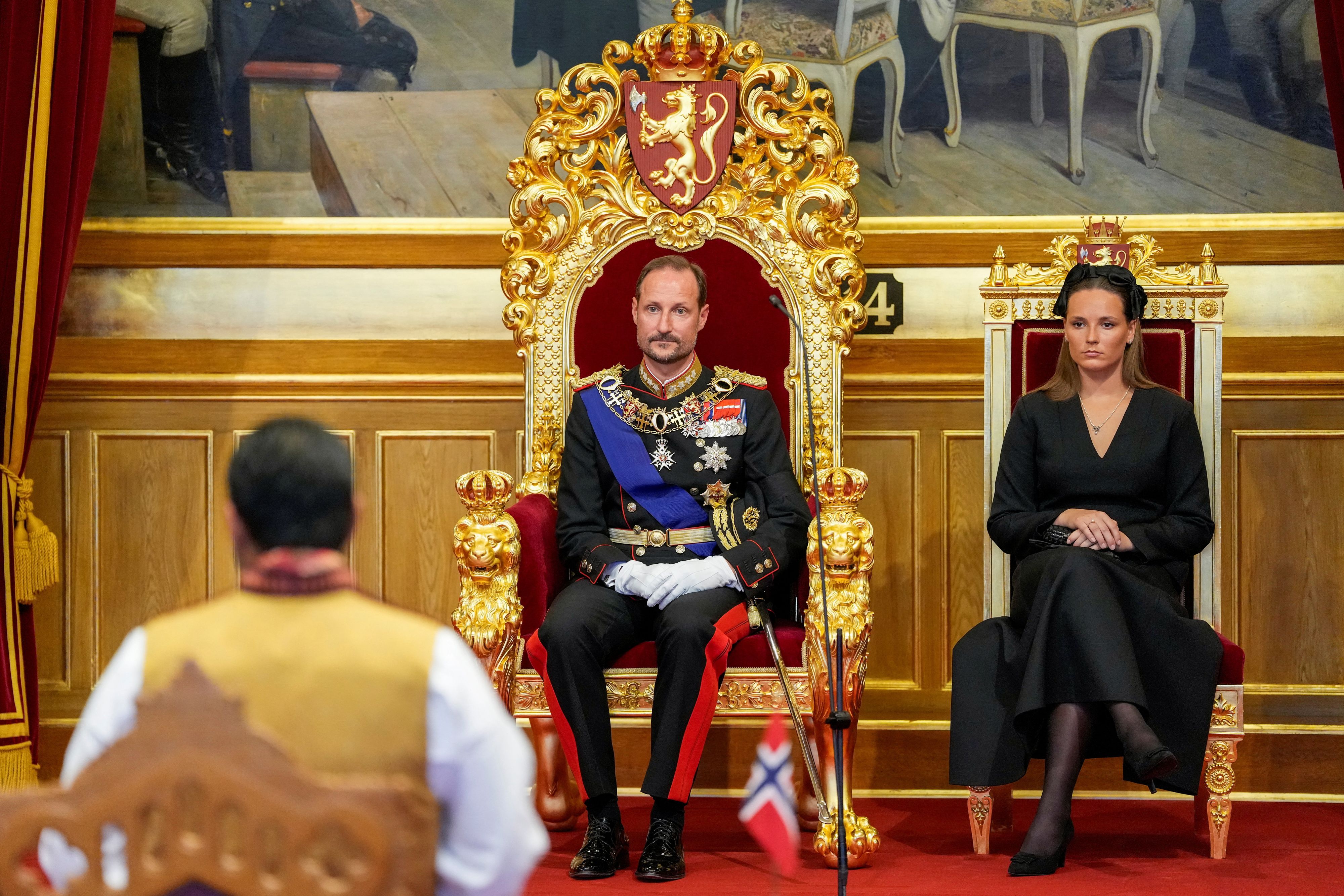 König Hakoon muss aktuell ohne seine Frau zu Terminen.