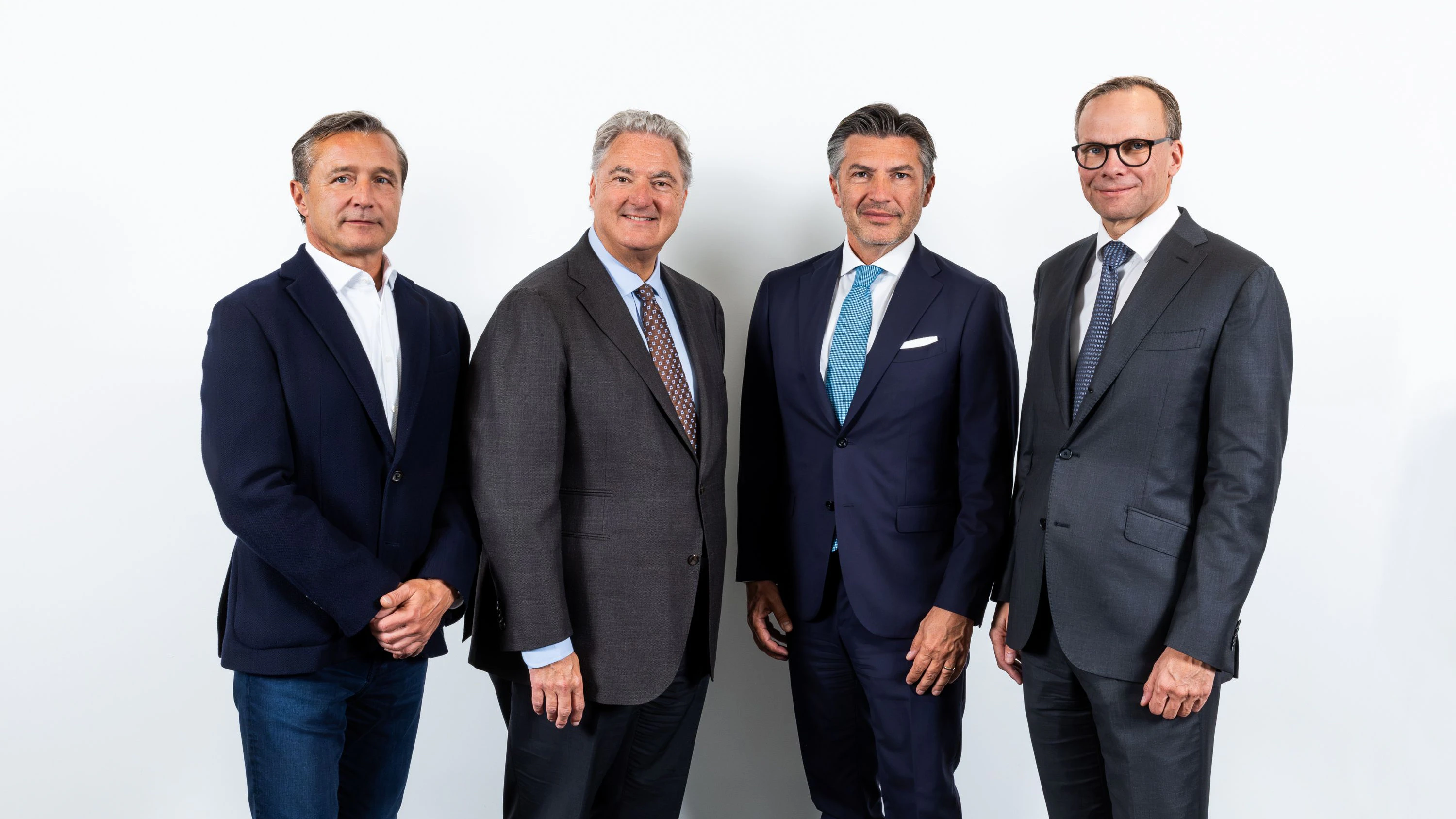 Gruppenfoto Vorstand und Aufsichtsratsvorsitzender Casinos Austria und Österreichische Lotterien. Martin Škopek, Vorstandsdirektor, Erwin van Lambaart, Generaldirektor, Robert Zadrazil, Aufsichtsratspräsident und Andreas Bierwirth, Vorstandsdirektor und designierter Generaldirektor,