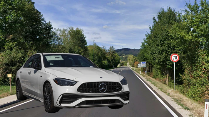 Auf der B18 im Bezirk Lilienfeld fuhr der Mercedes-Lenker mit stark überhöhter Geschwindigkeit, während die Raserei mitgefilmt wurde. Danach wurde der Videoclip auf TikTok gepostet.