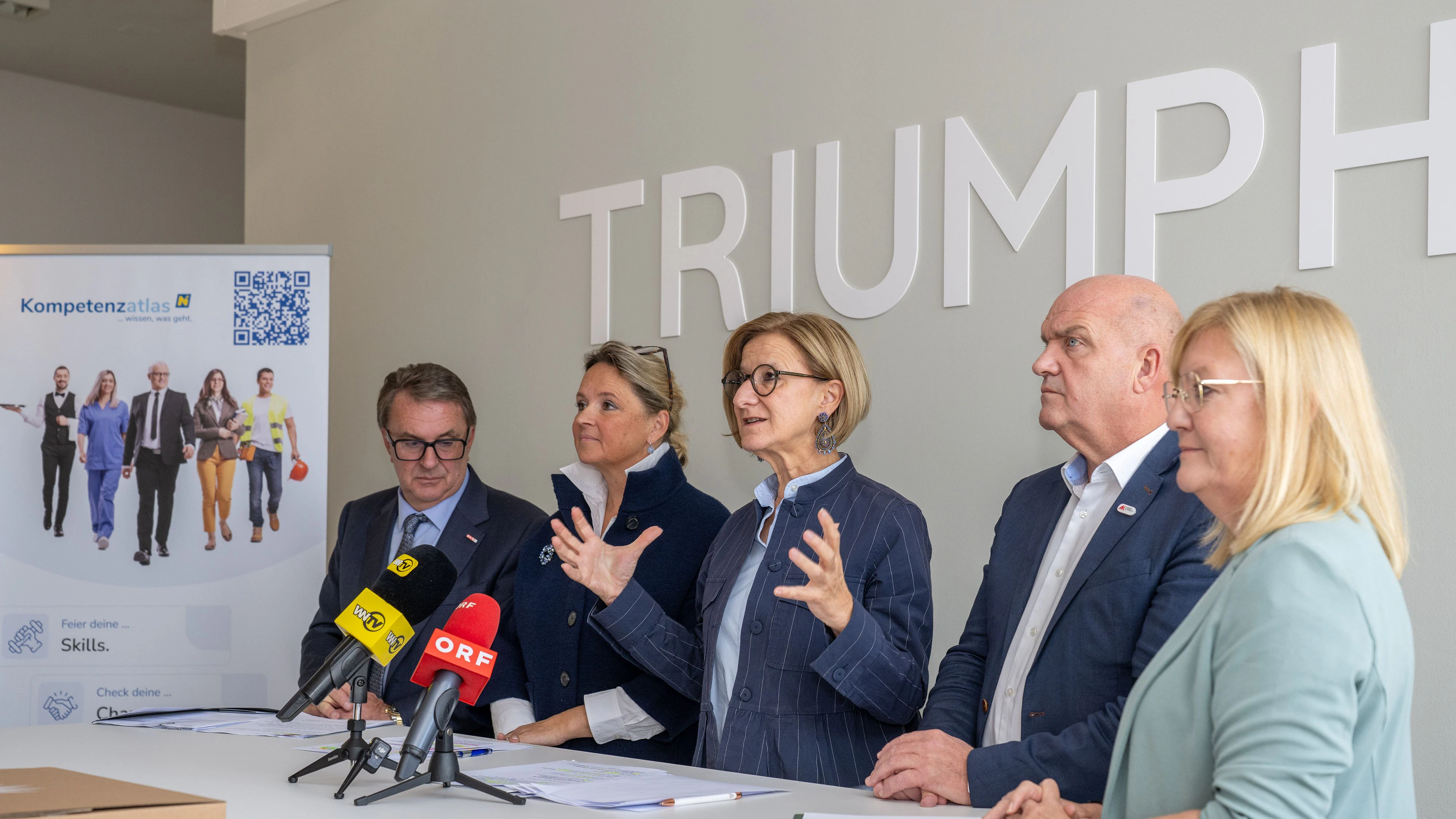 Präsentierten den neu aufgestellten NÖ Kompetenzatlas: WK-Präsident Wolfgang Ecker, LR Susanne Rosenkranz, LH Johanna Mikl-Leitner, AK-Präsident Markus Wieser und AMS-Landesgeschäftsführerin Sandra Kern (von links nach rechts).