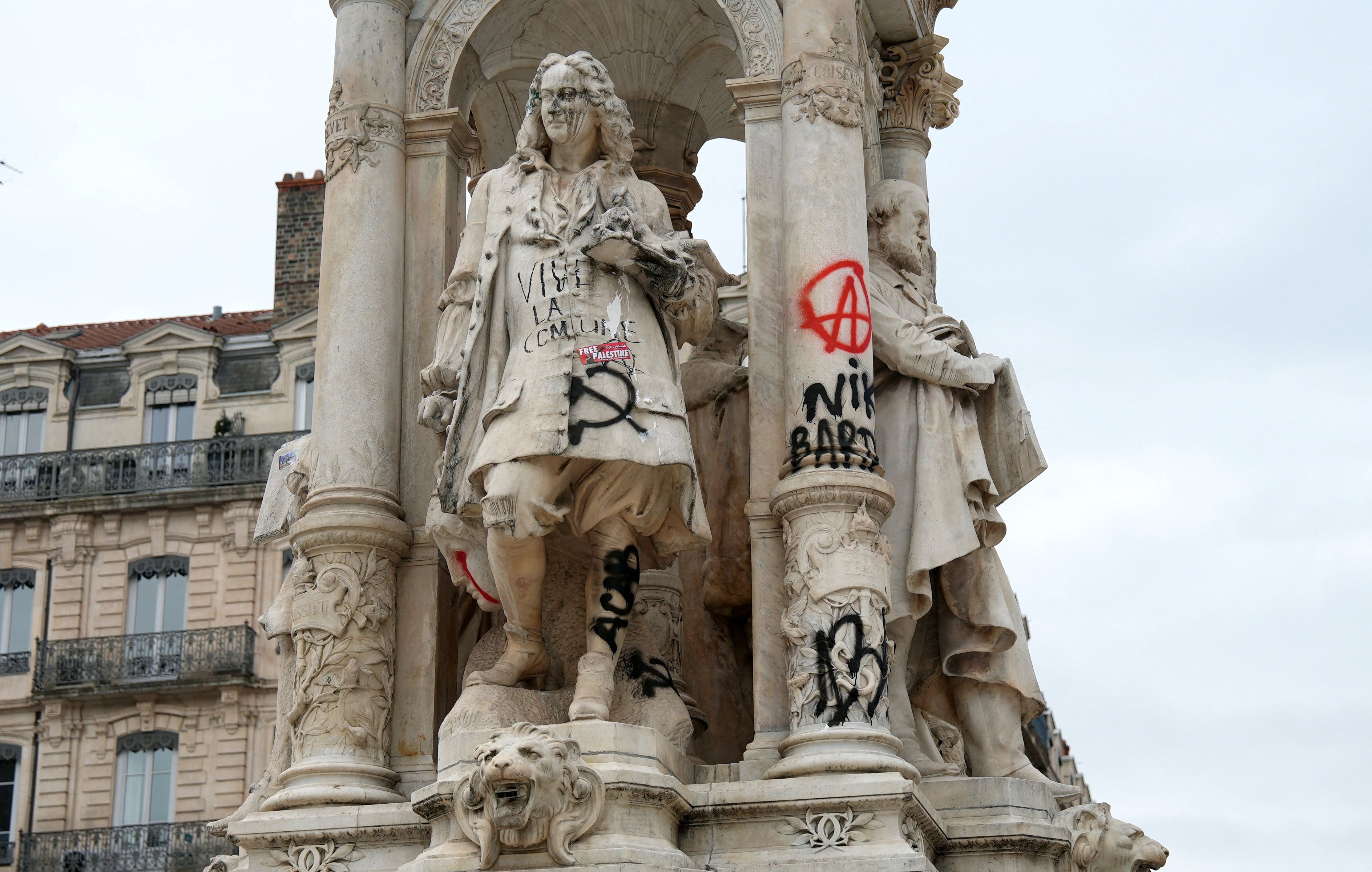Frankreich erholt sich nach dem Wochenende der Gewalt langsam von den Unruhen.