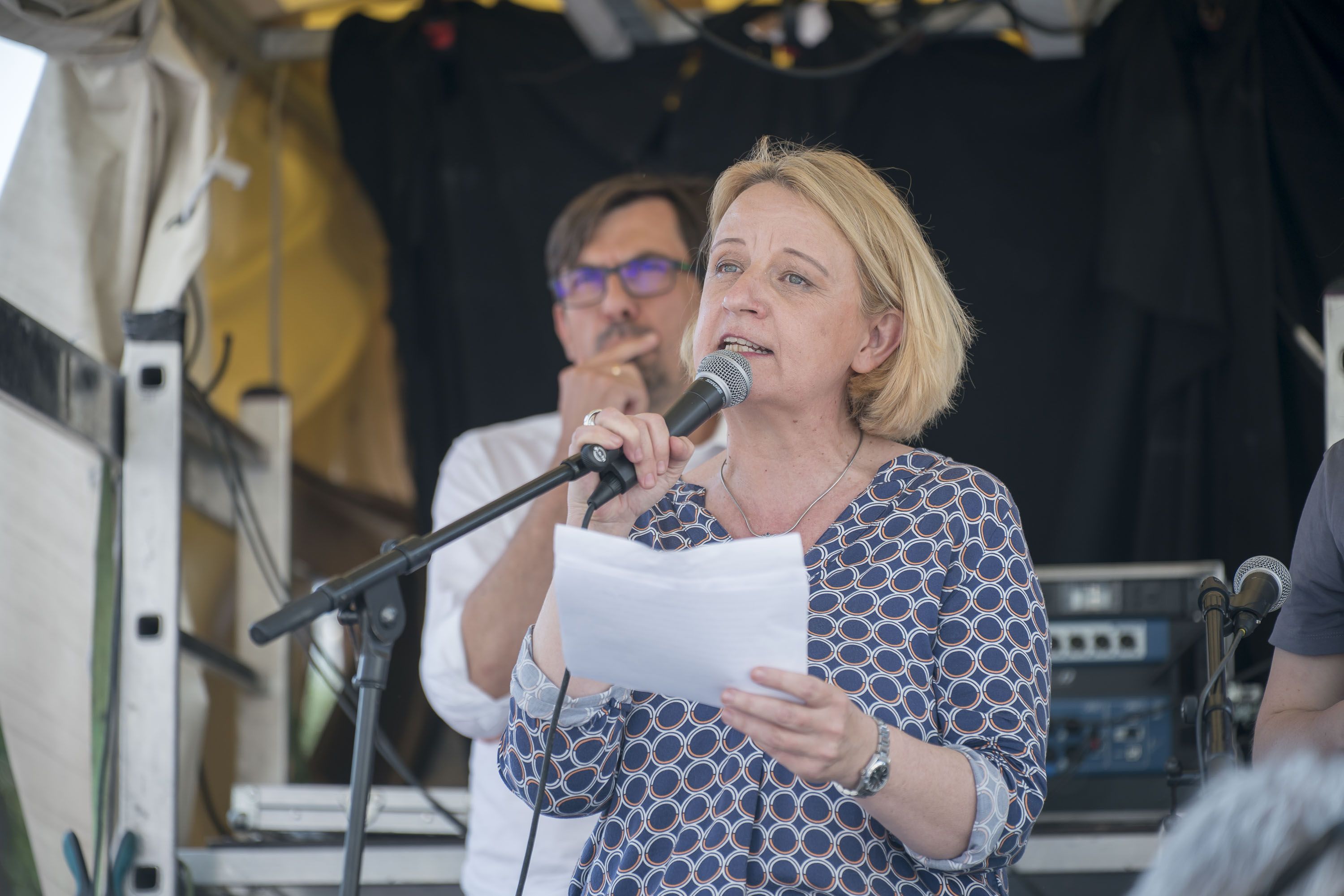 uniko-Präsidentin Brigitte Hütter protestierte bereits im Mai 2026 gegen die (damals noch nur geplanten) Kürzungen beim Universitätsbudget.