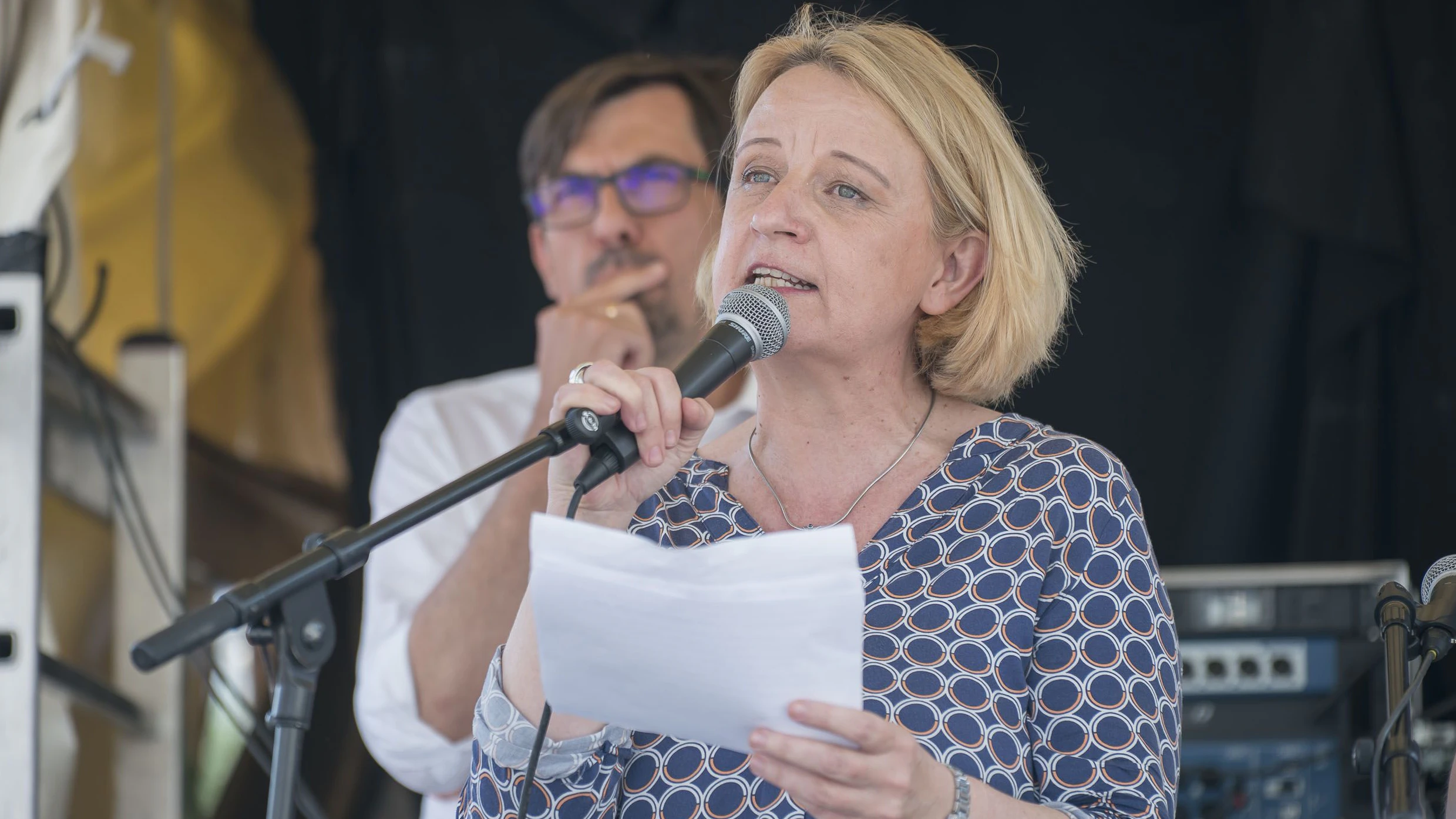 Heute.at - 2,5 Milliarden Euro fehlen! Uni-Chefin rechnet im TV ab