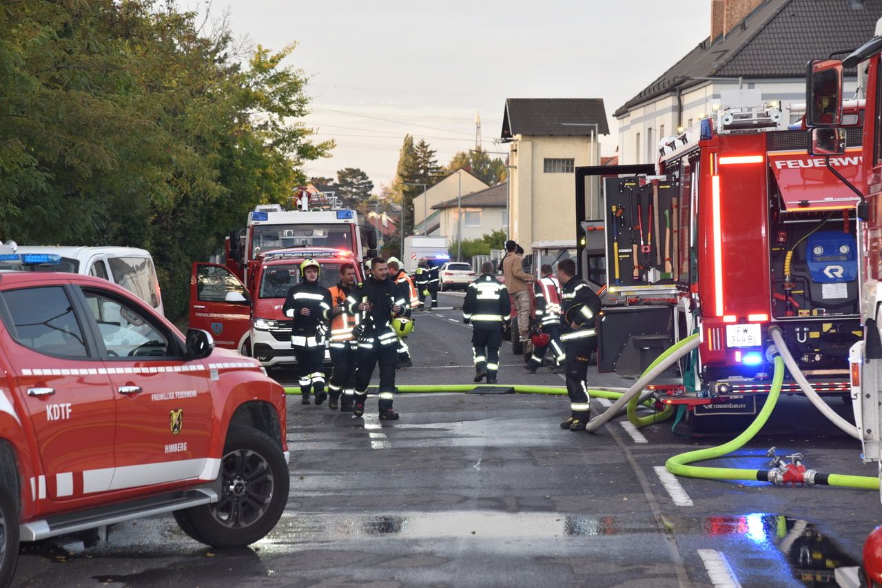 140 Feuerwehrleute waren bei dem Brand am Gutshof im Einsatz.