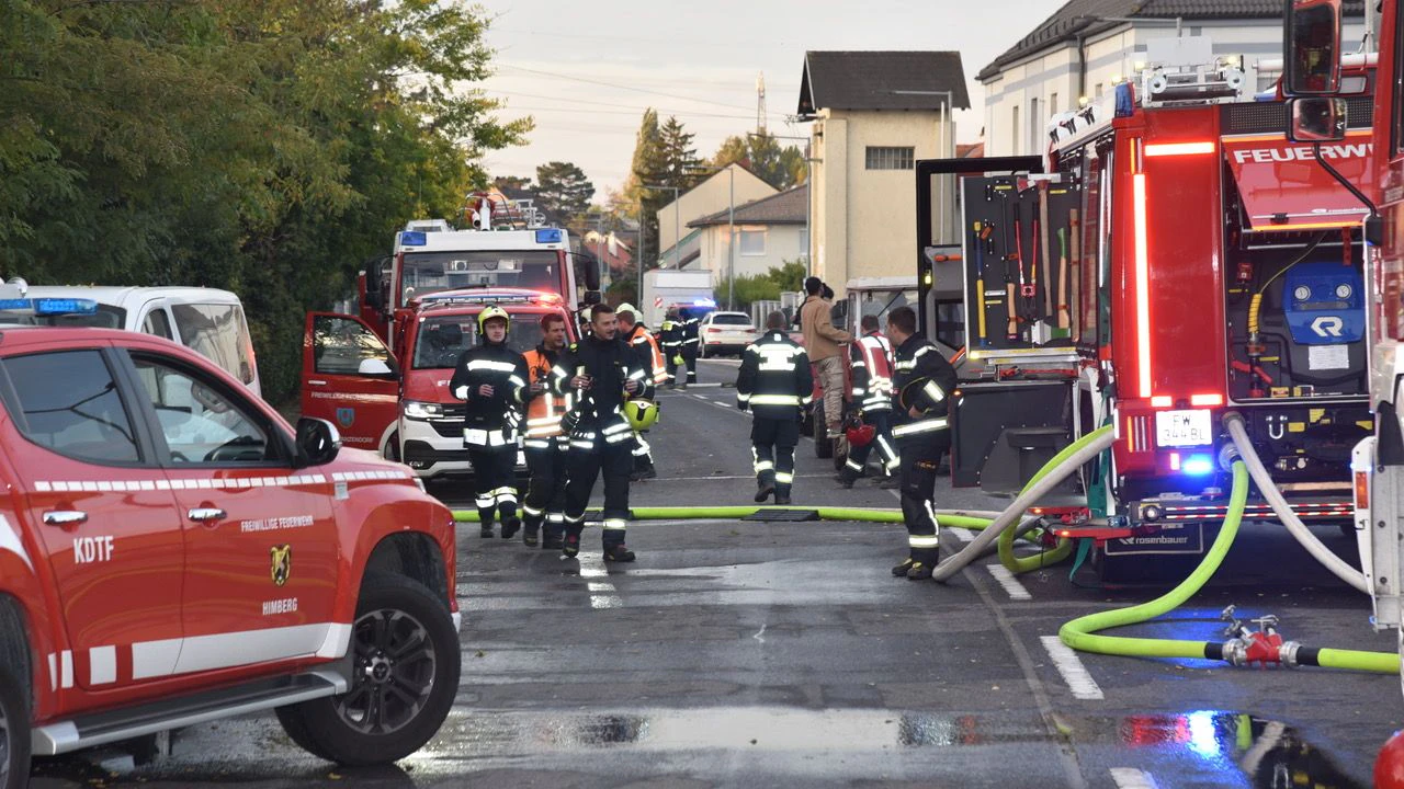 140 Feuerwehrleute waren bei dem Brand am Gutshof im Einsatz.