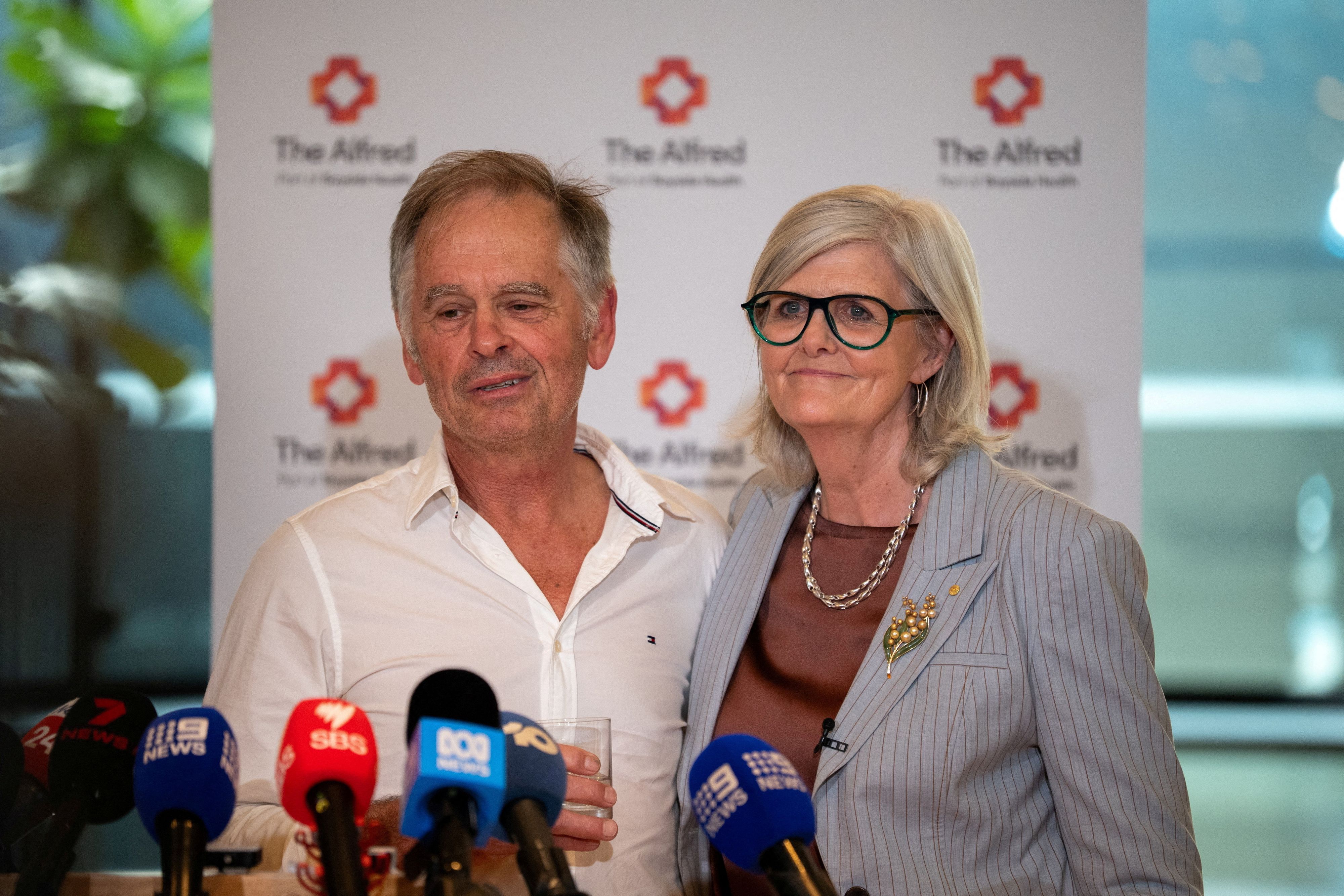 Phil Haines verkündete bei einer Pressekonferenz am Mittwoch in Melbourne, dass seiner Frau Helen nach der brutalen Auto-Attacke beide Beine amputiert werden mussten.
