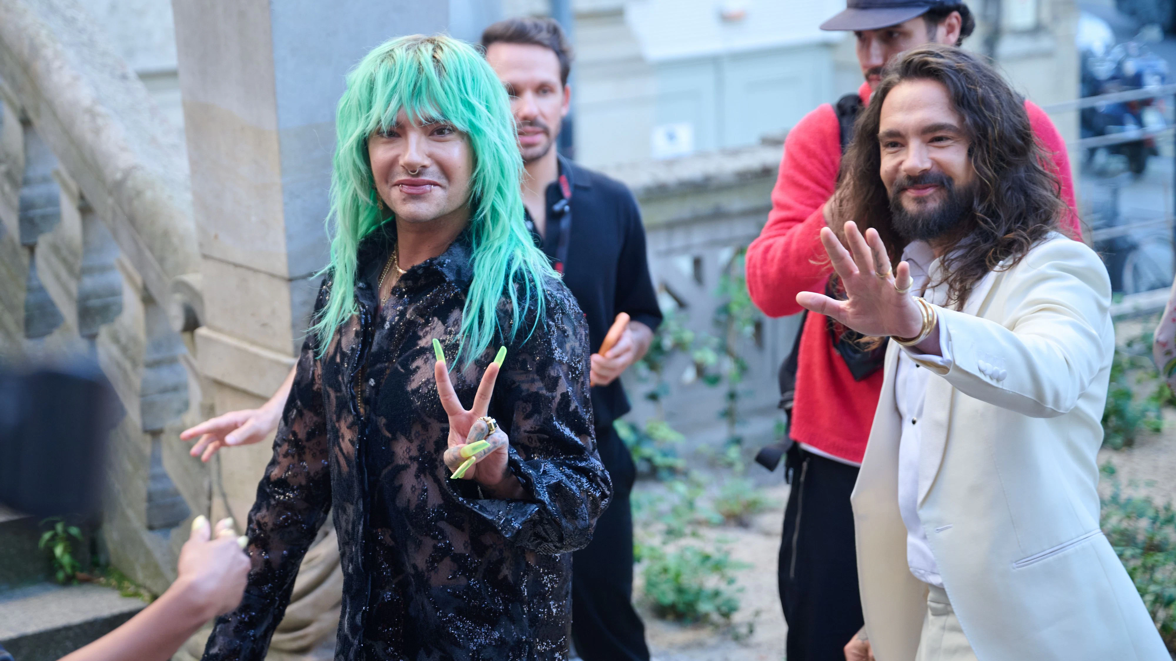 12 June 2025, Berlin: Brothers Bill (l) and Tom Kaulitz come to the Delphi-Filmpalast for the special screening of the 2nd season of "Kaulitz & Kaulitz", which starts on Netflix on June 17, 2025. Photo: Annette Riedl/dpa