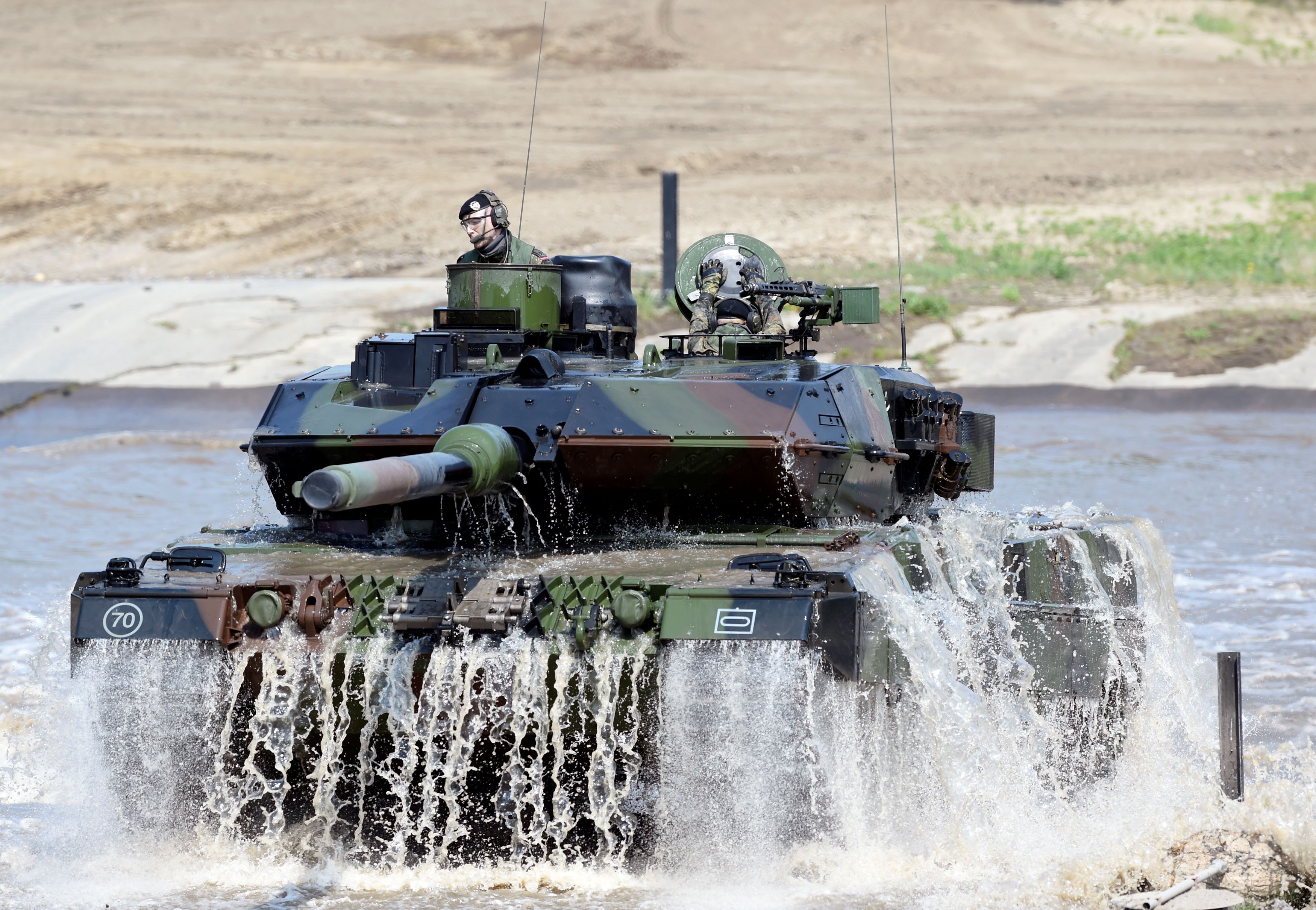 Ein Leopard-2-Panzer der Bundeswehr bei einer Übung in Deutschland. Der mutmaßliche Spion soll sich besonders für die deutsche Litauen-Brigade interessiert haben. (Symbolbild)