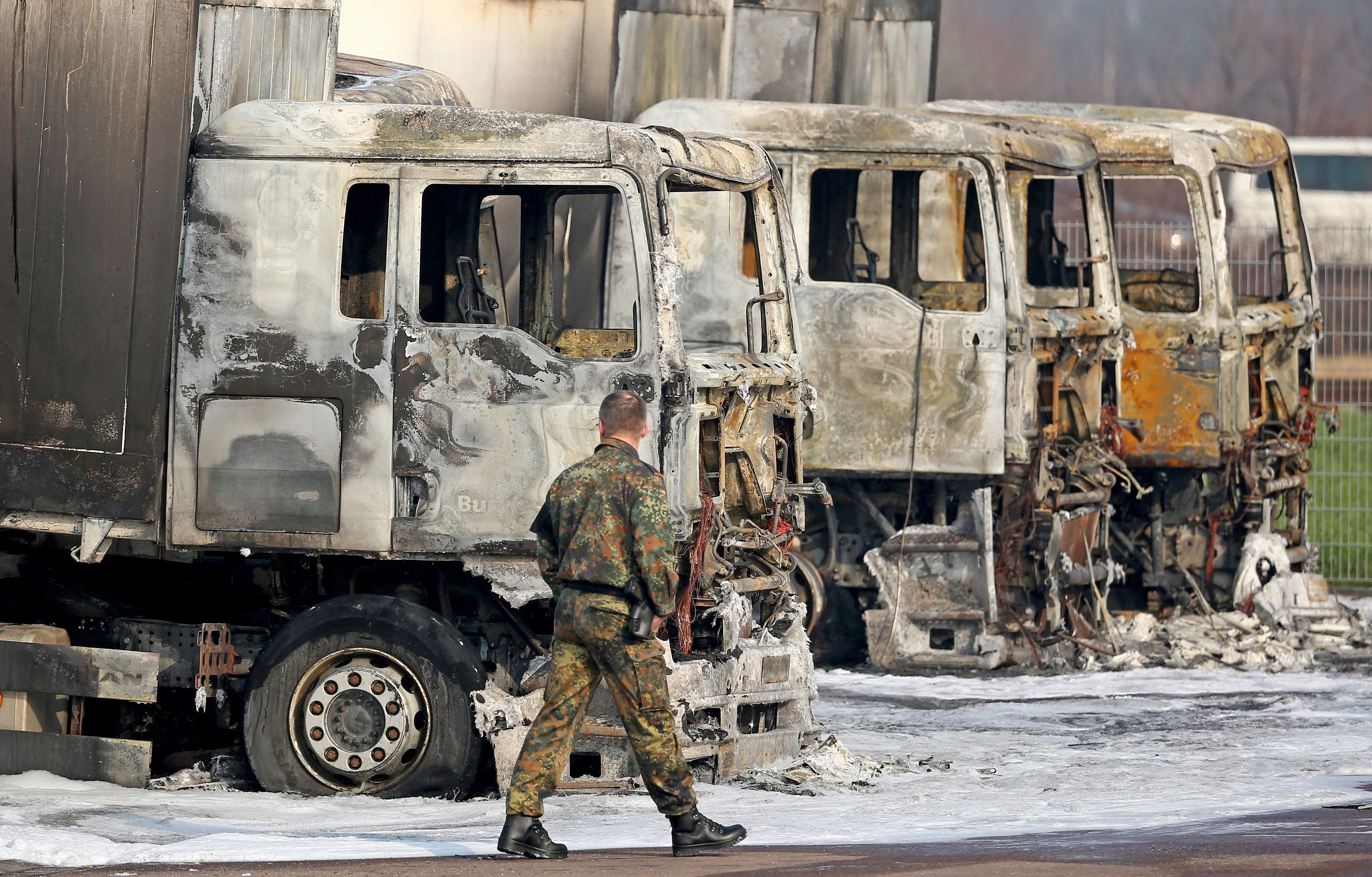 Schon 2016 wurden bei einem Brandanschlag in Leipzig mehrere Bundeswehr-Lkw zerstört (Symbolbild, Archiv)