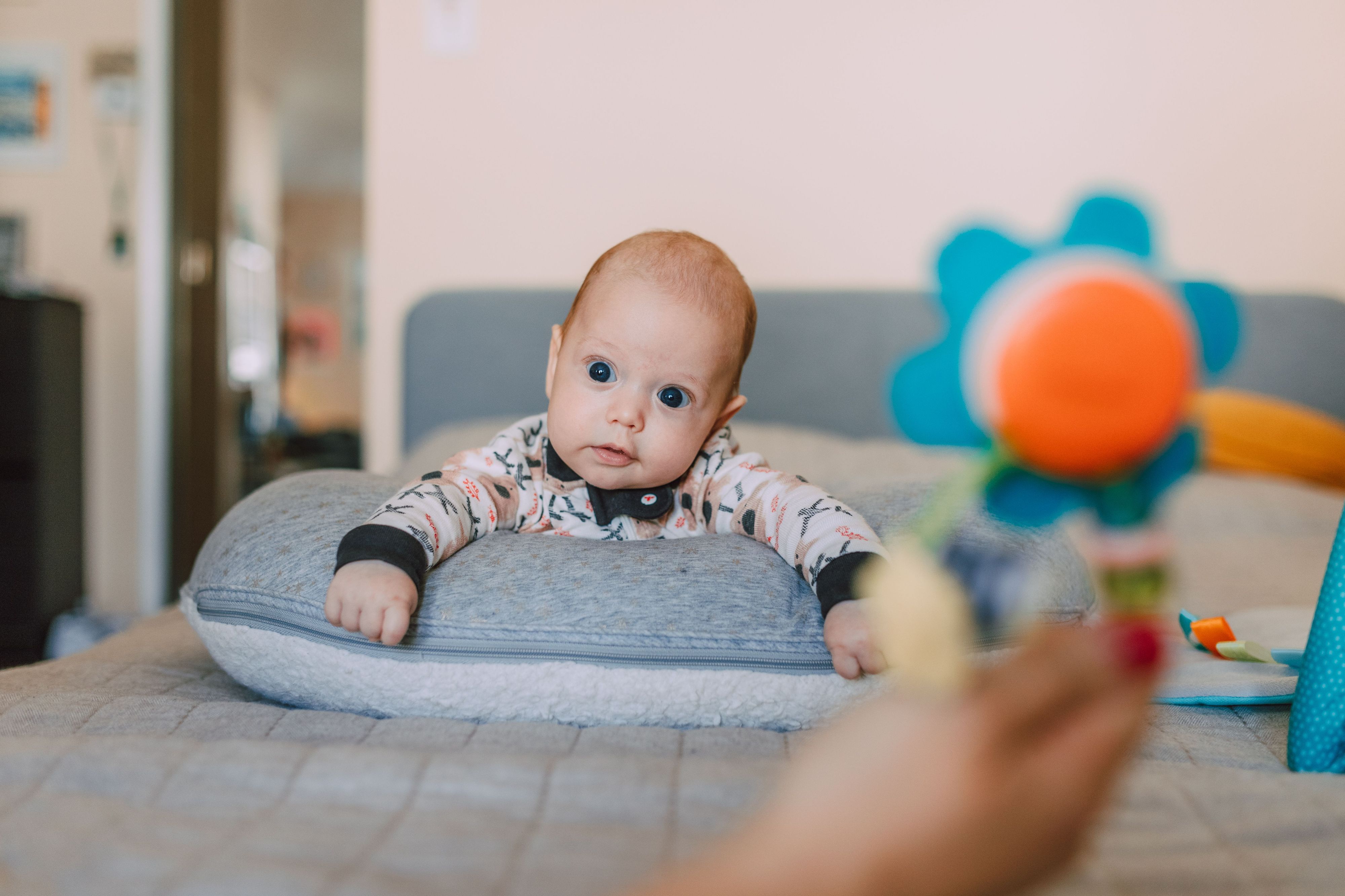 Der VKI warnt vor zehn Baby- und Kinderprodukten, die unter anderem Erstickungsgefahr, Strangulation oder schwere Verletzungen verursachen können.