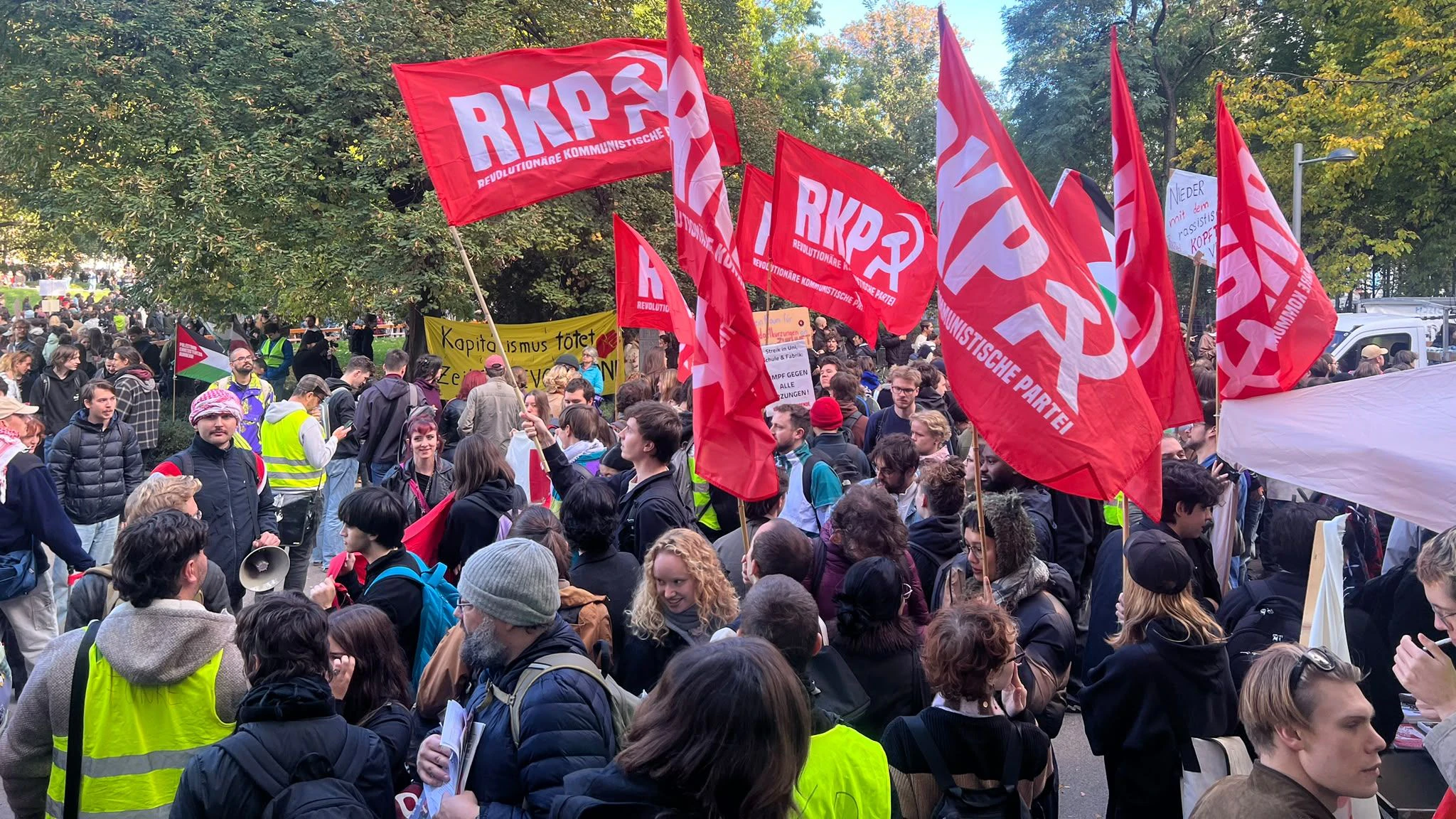 Heute.at - Mega-Demo in Wien sorgt für Verkehrskollaps in der City