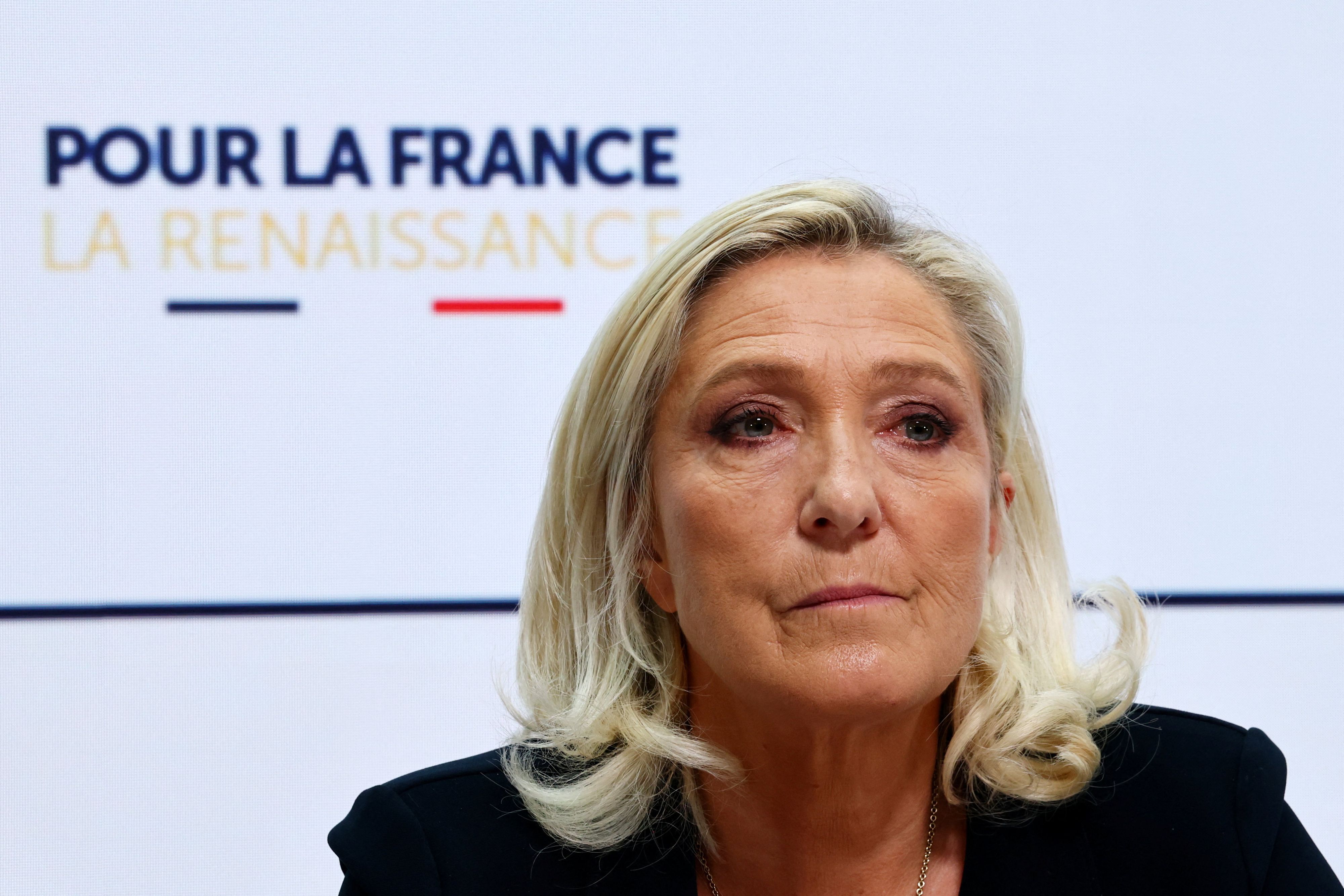 Nach den schweren Krawallen in Frankreich legt Marine Le Pen deutlich zu. 