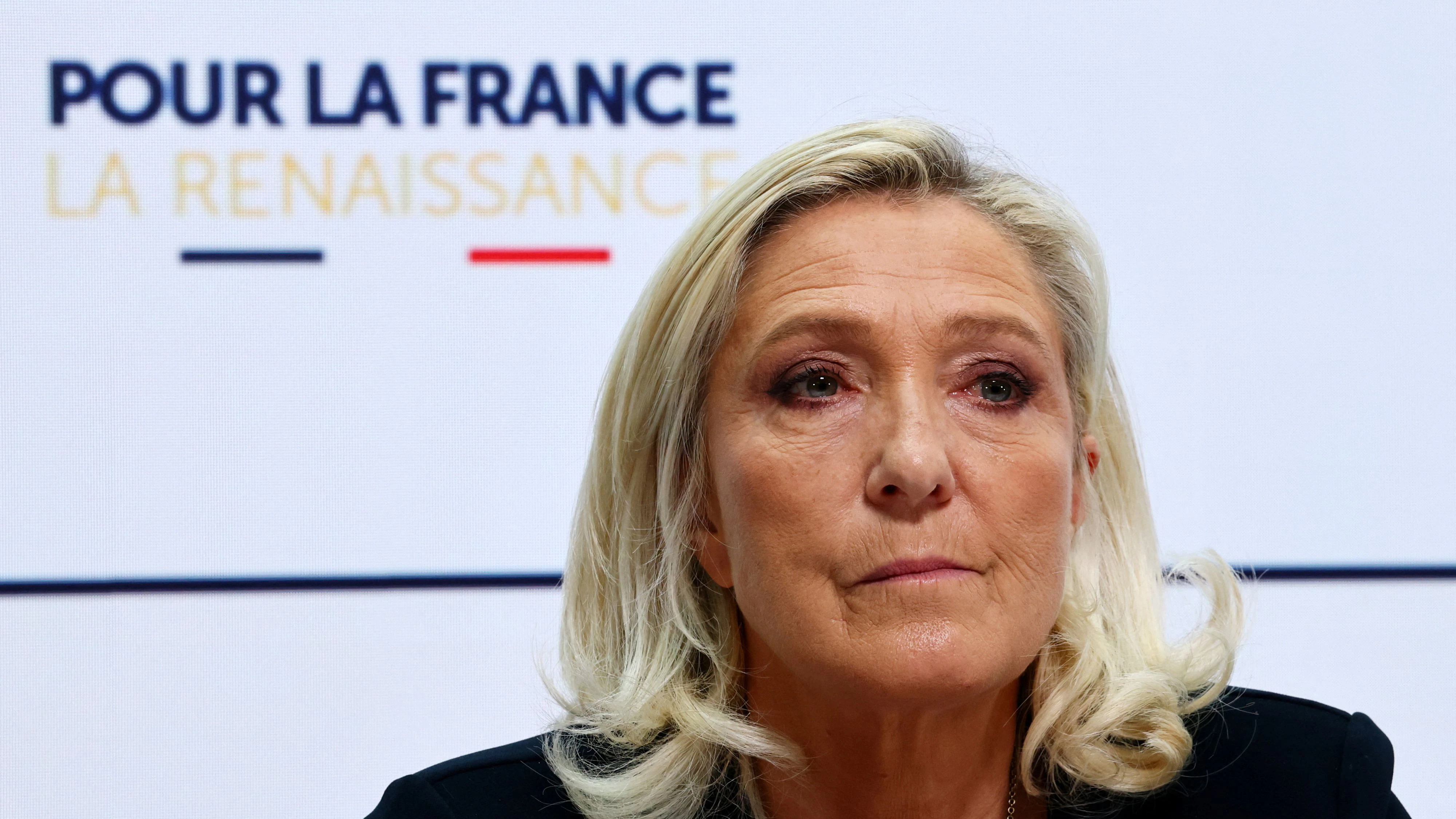Nach den schweren Krawallen in Frankreich legt Marine Le Pen deutlich zu. 