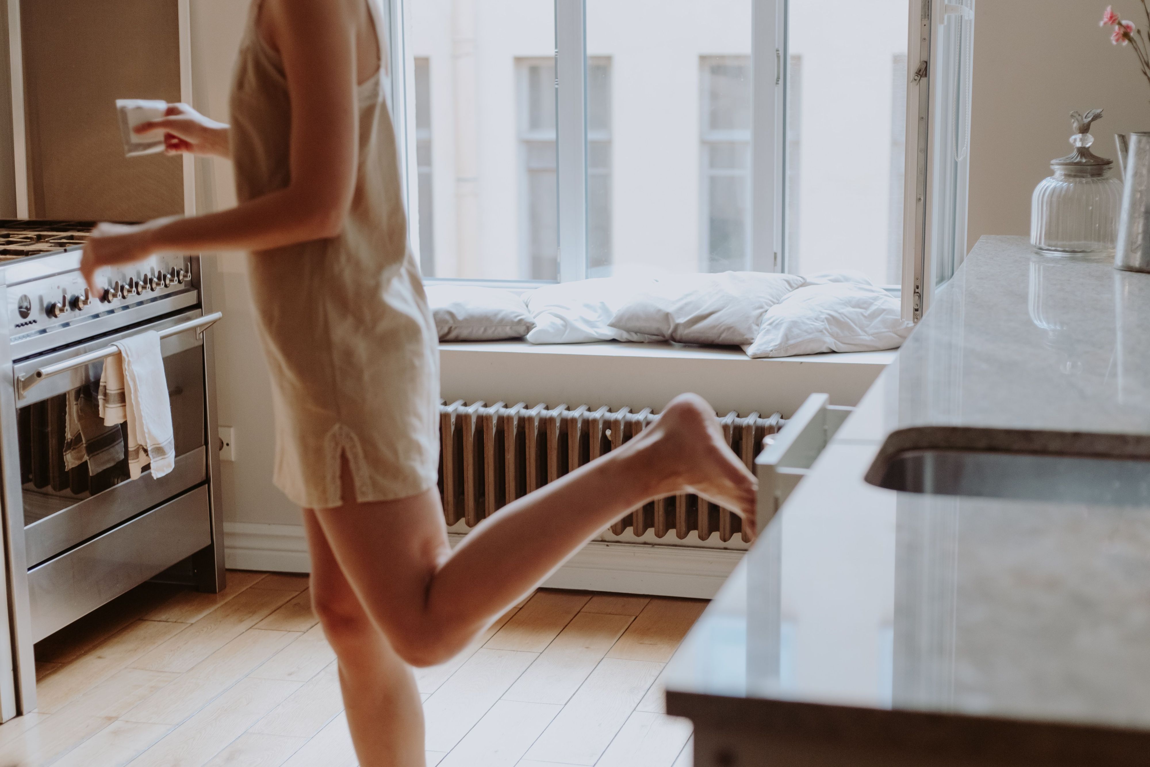 Mit einfachen Maßnahmen bleibt das Zuhause im Winter warm und im Sommer angenehm kühl.