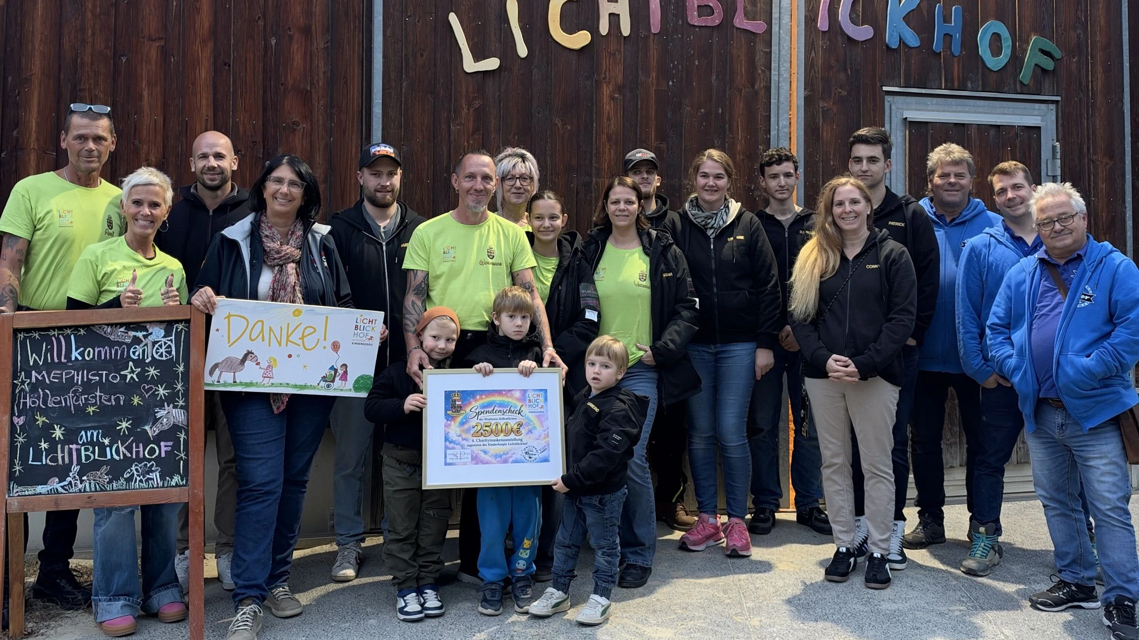 Die Mephistos Höllenfürsten aus Oeynhausen sammelten bei einer Charity-Ausstellung 2.500 Euro für ein Kinderhospiz.