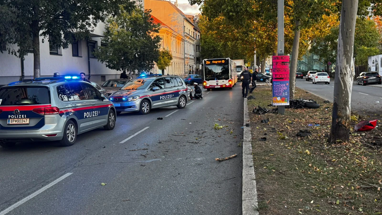 Dramatische Szenen! Schwerer Motorradunfall in Wien