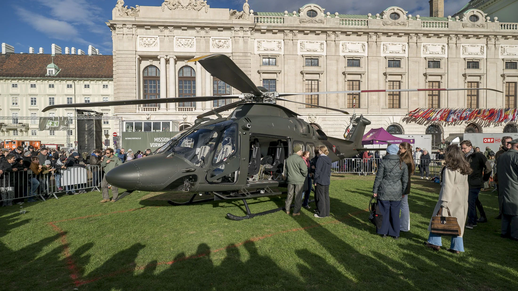 Leistungsschau des Bundesheeres am Heldenplatz anlässlich des Nationalfeiertages.