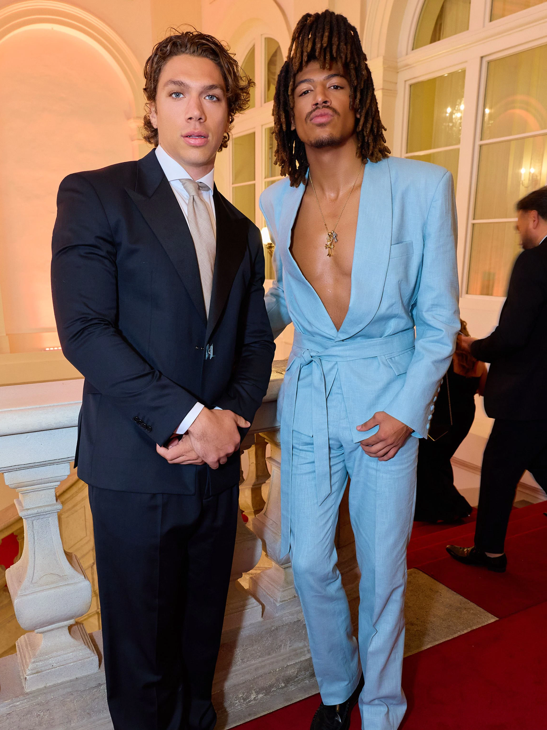 Cooles Duo: Elias Becker und Henry Samuel feierten gemeinsam bei den "Vienna Awards" in der Wiener Hofburg.