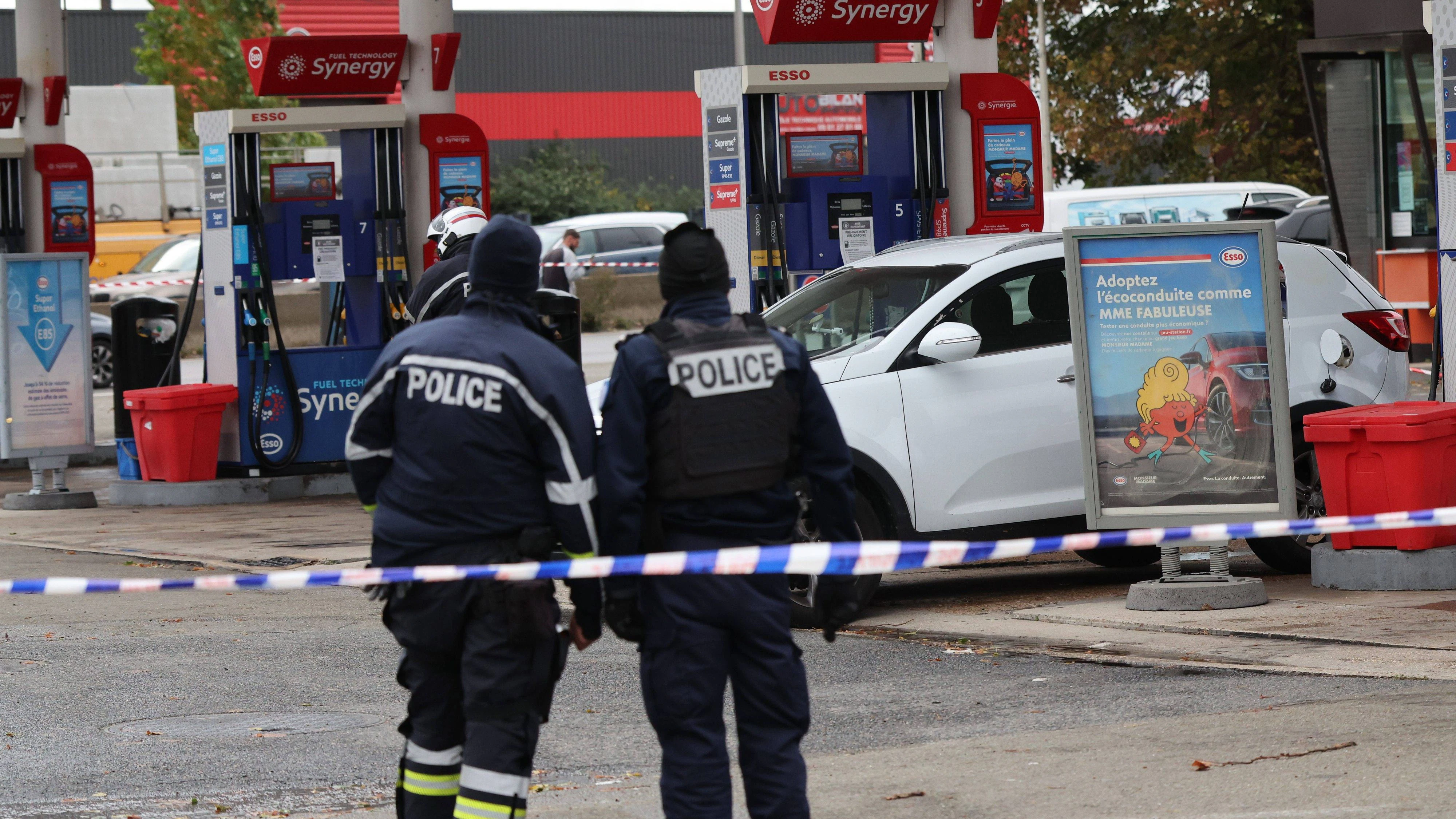 Schüsse aus Auto nahe Paris 