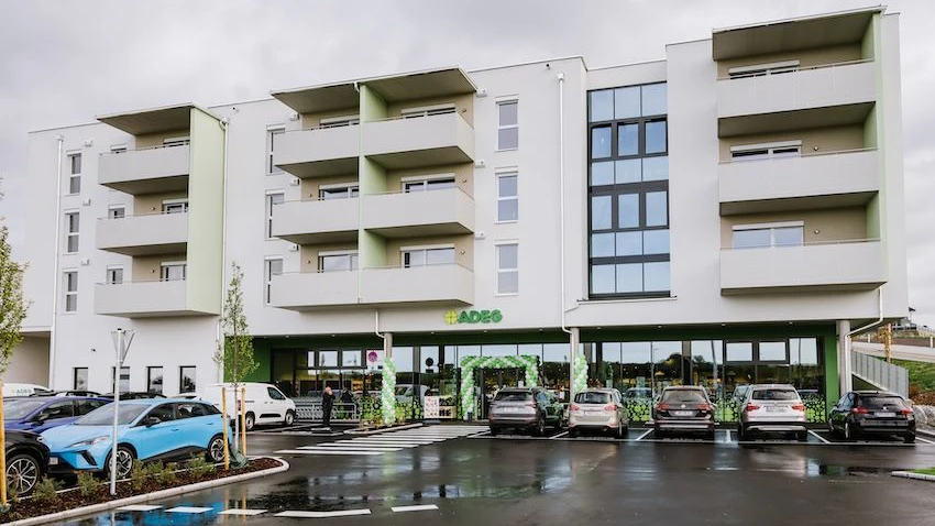 In Ardagger Stift im Bezirk Amstetten eröffnete am 22. Oktober Österreichs größter Hybridmarkt.