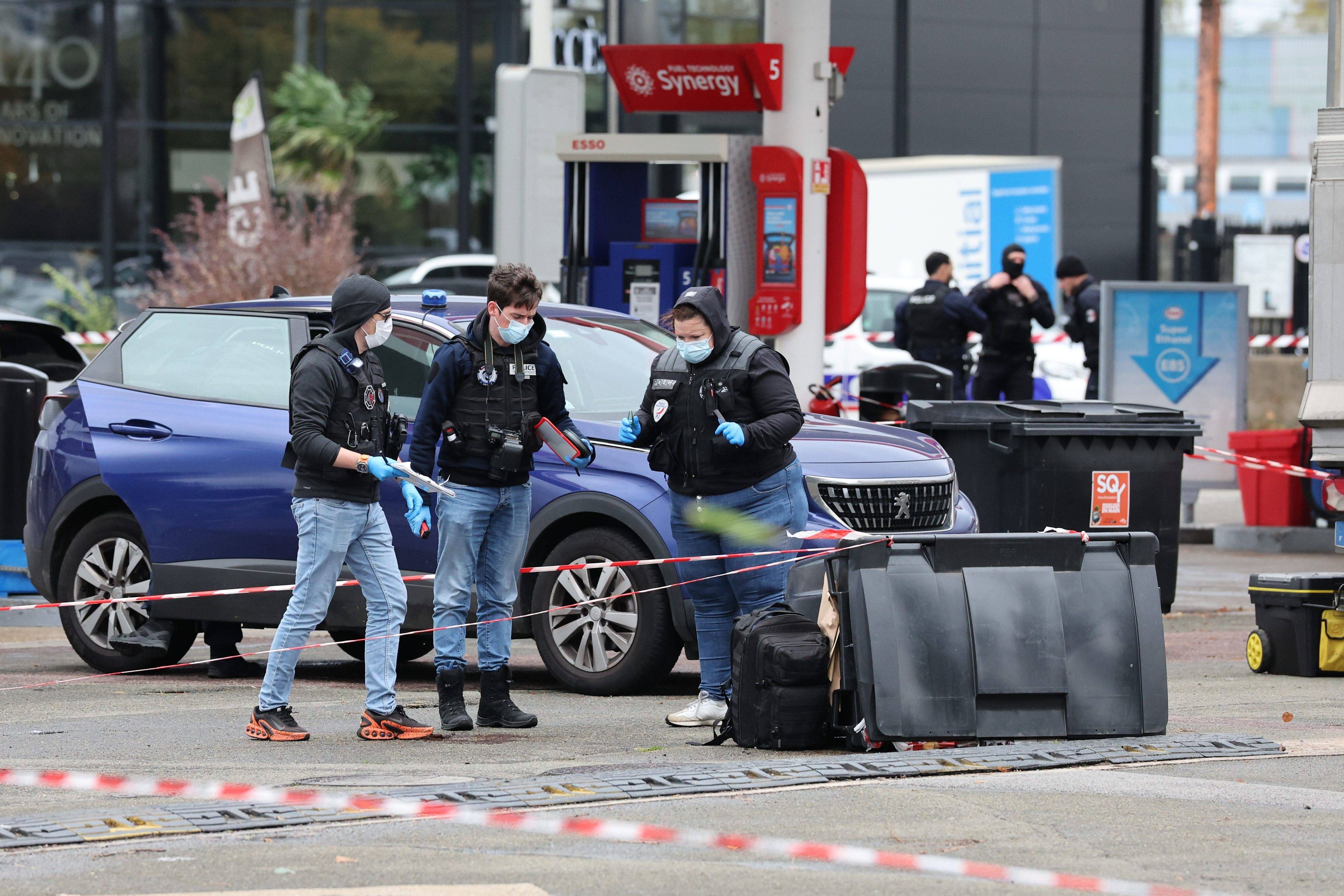 Nahe Paris feuerte ein Mann aus einem Auto auf mehrere Menschen.