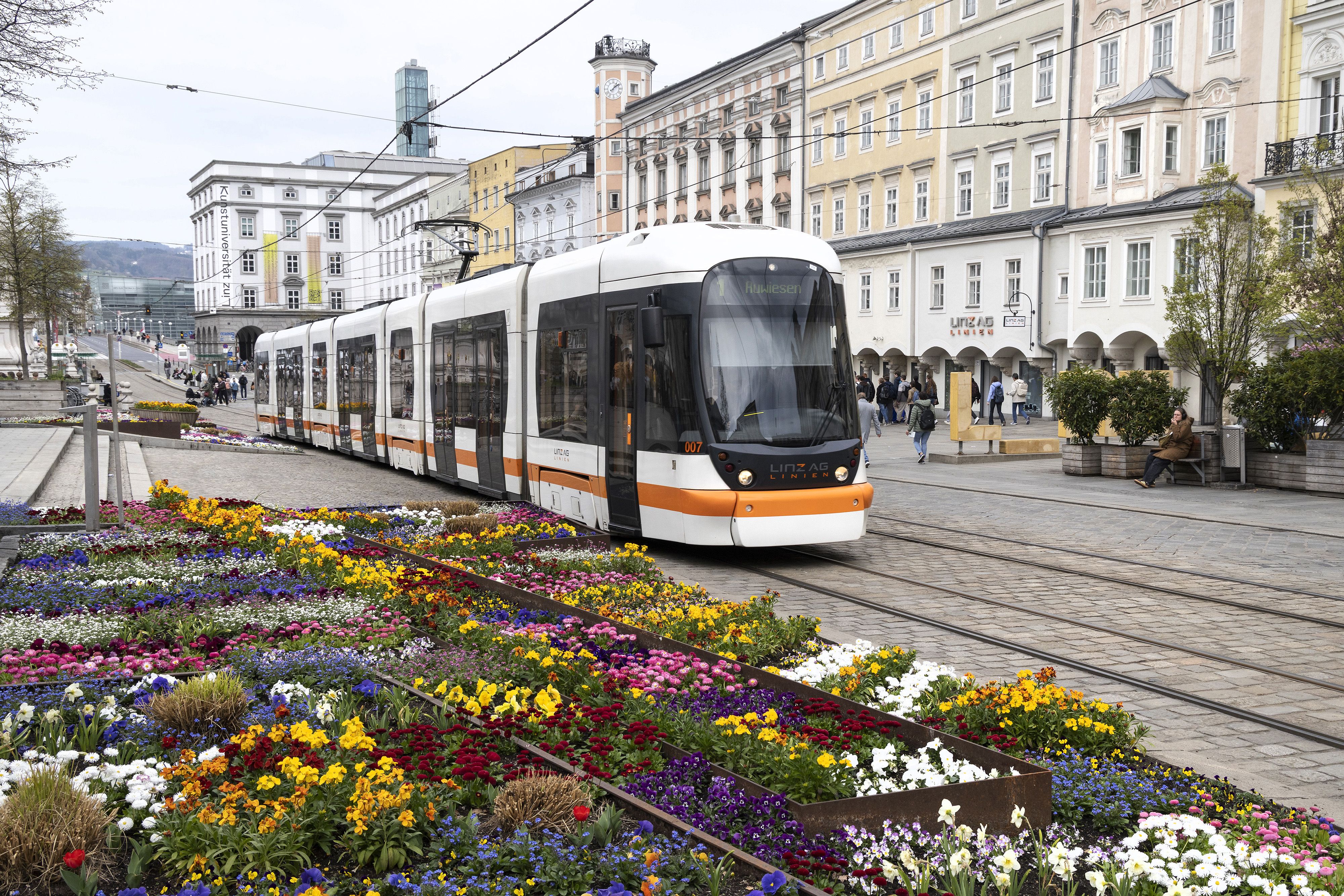 Der Angriff ereignete sich in einer Straßenbahn in Linz.