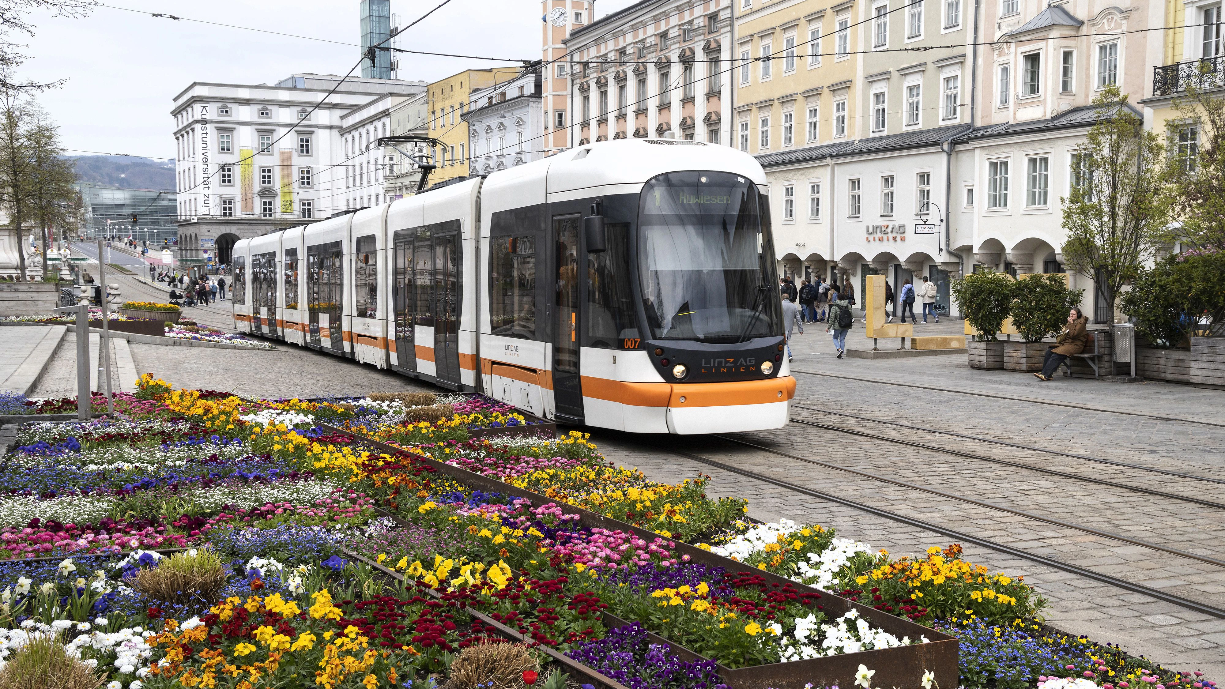 Der Angriff ereignete sich in einer Straßenbahn in Linz.