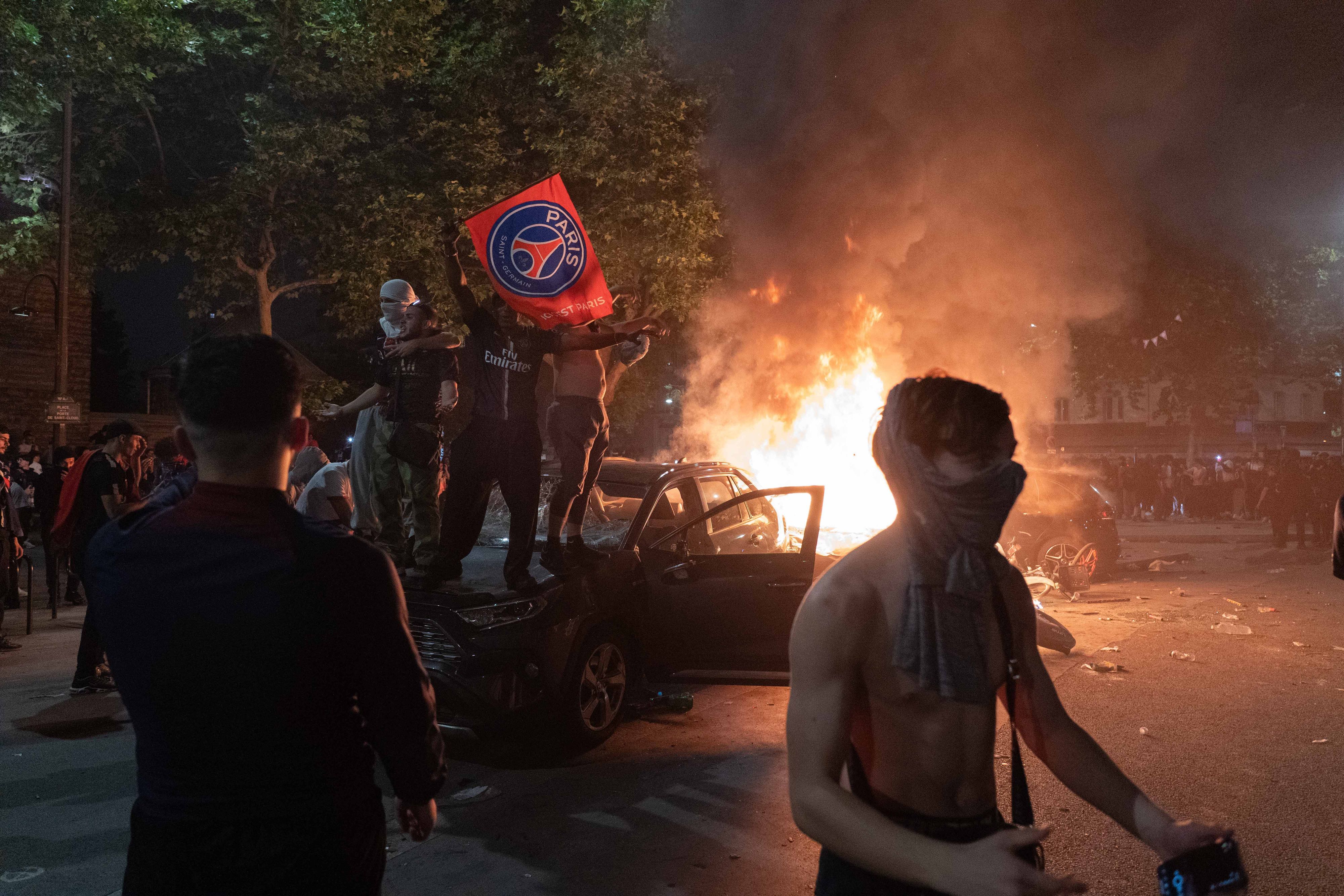 Die Ausschreitungen in Frankreich sorgen für eine Spielverschiebung.