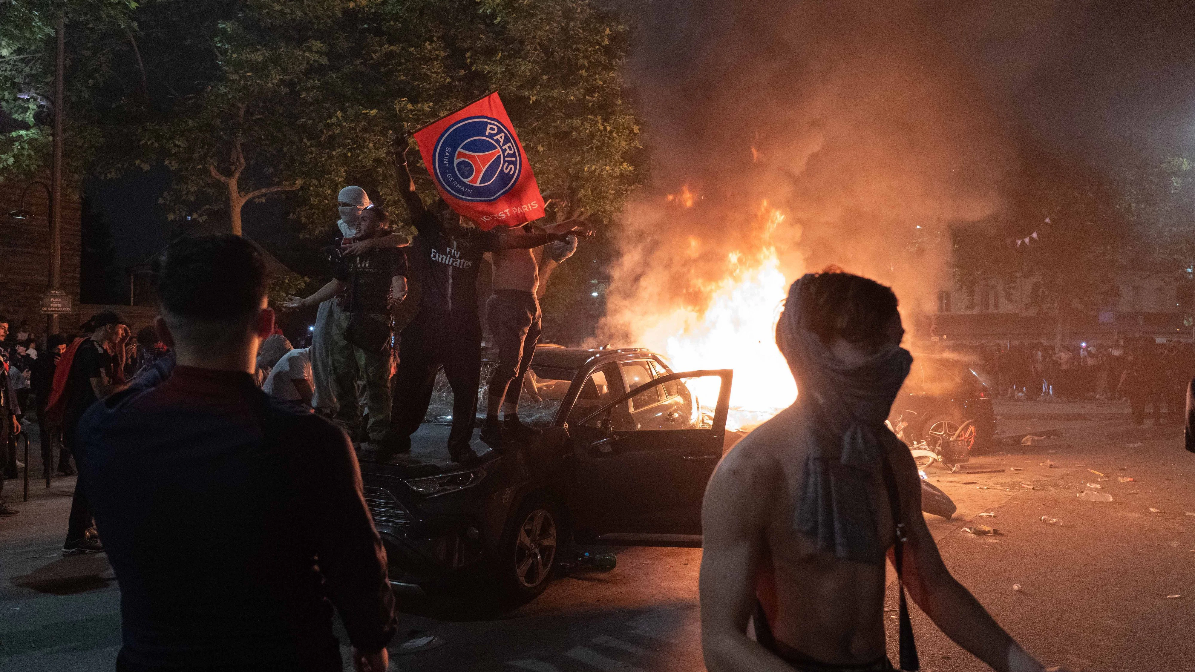 May 31, 2025, Paris, France, FRA: Outside the Parc des Princes, a sea of joy and fireworks: Paris Saint-Germain fans erupt in celebration after their teamÃââ s stunning 5-0 triumph over Inter Milan in Munich. With this historic victory, PSG becomes only the second French football clubÃâafter Olympique de Marseille in 1993Ãâto lift the UEFA Champions League trophy. A night of chants, flags, and tears of happiness marked a long-awaited moment for supporters across the capital. However, the festivities were marred by clashes between some groups of fans and the police, with several cars set on fire and tensions flaring in the surrounding streets. Paris FRA - ZUMAl224 0821126057st Copyright: xStefanoxLorussox