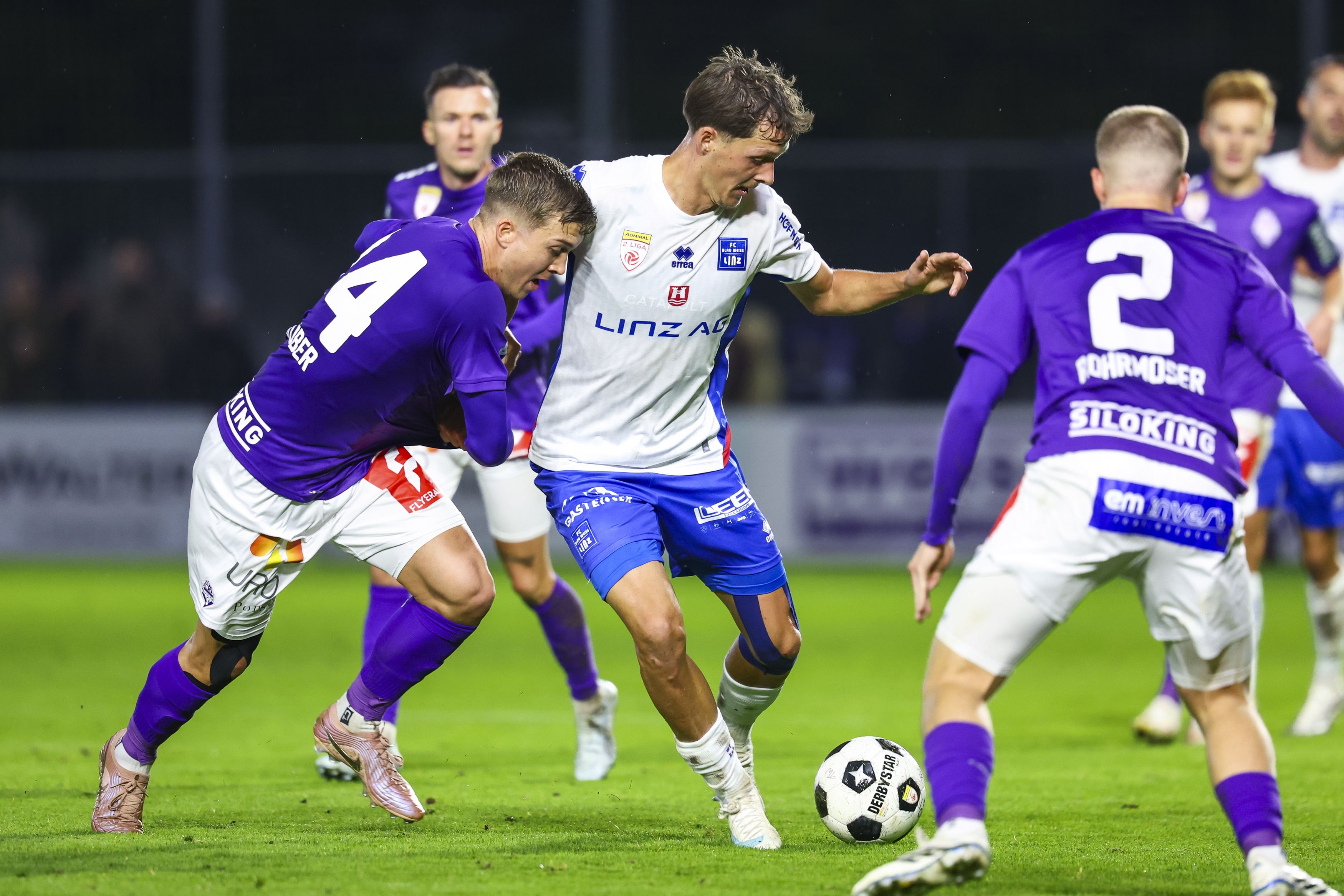Blau-Weiß Linz gewinnt gegen Austria Salzburg. 