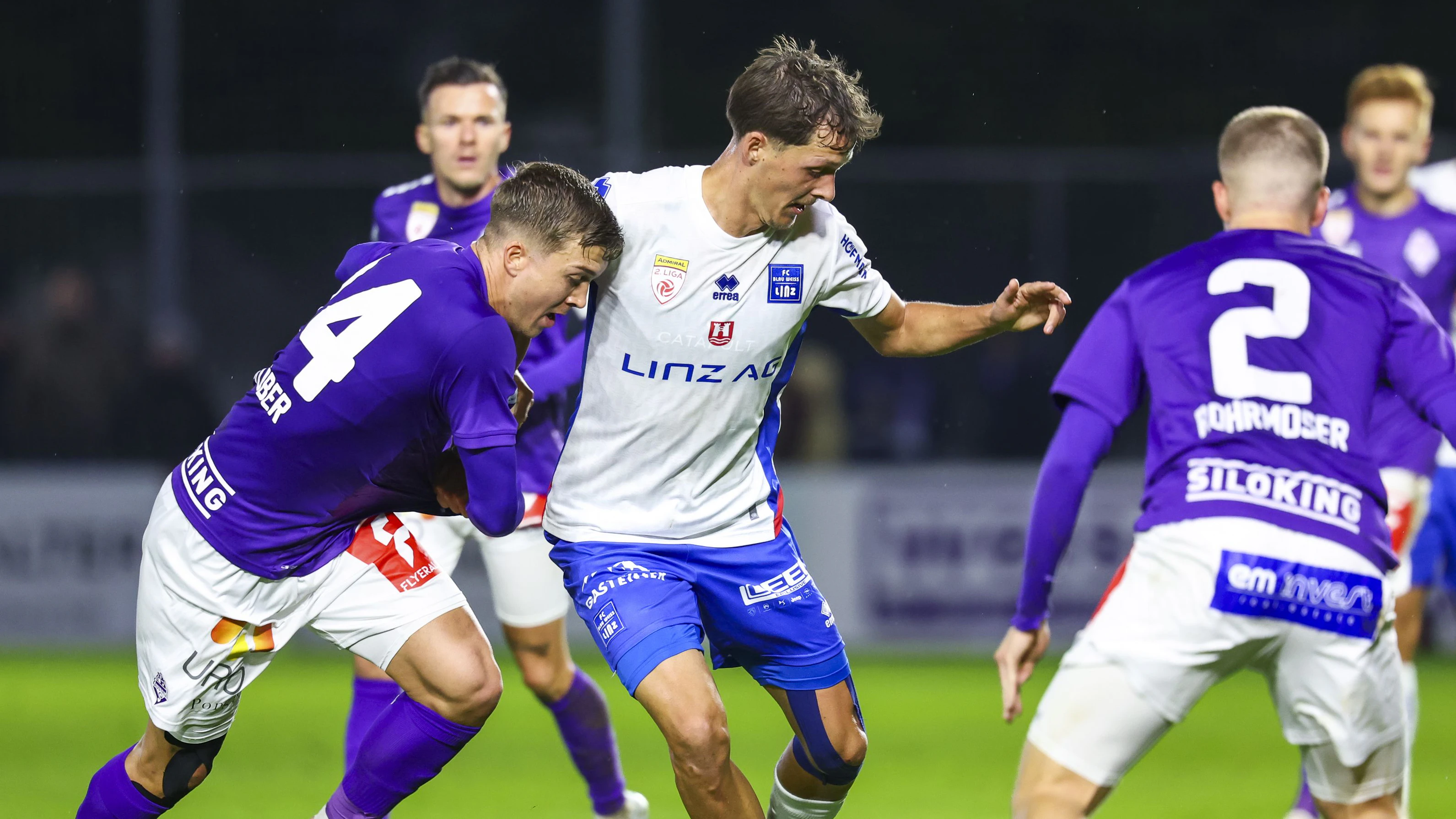 Blau-Weiß Linz gewinnt gegen Austria Salzburg. 