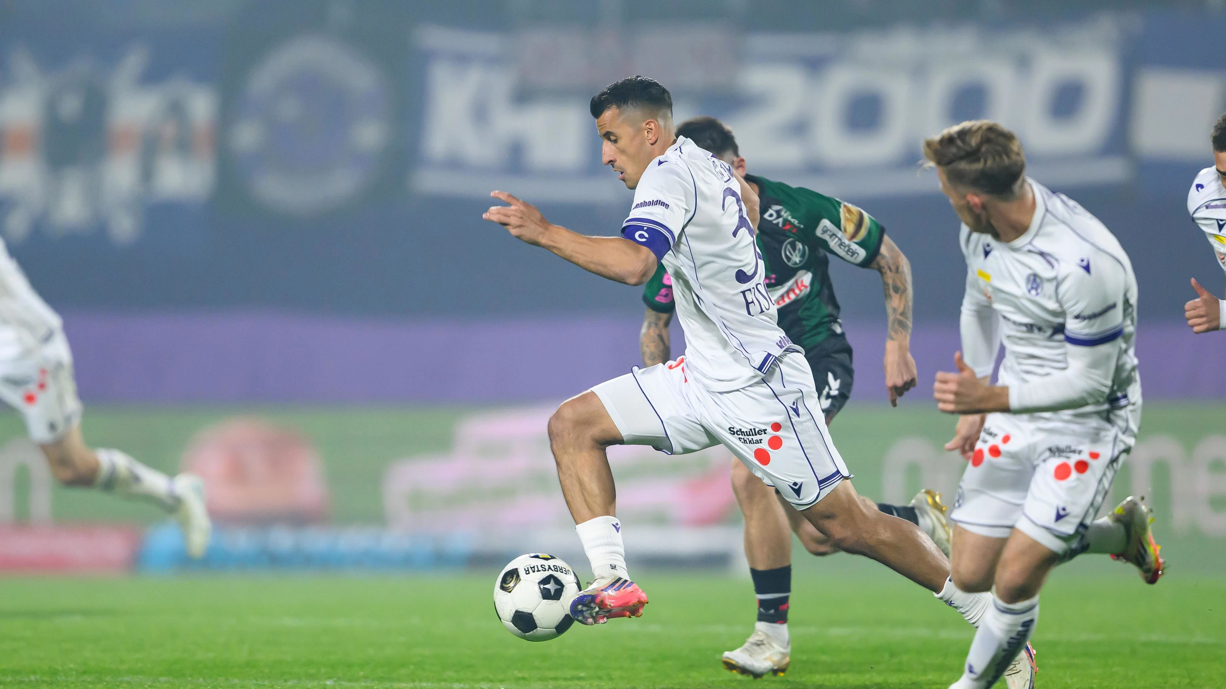 RIED,AUSTRIA,17.OCT.26 - SOCCER - ADMIRAL Bundesliga, SV Ried vs FK Austria Wien. Image shows Manfred Fischer (A.Wien). Photo: GEPA pictures/ Christian Moser