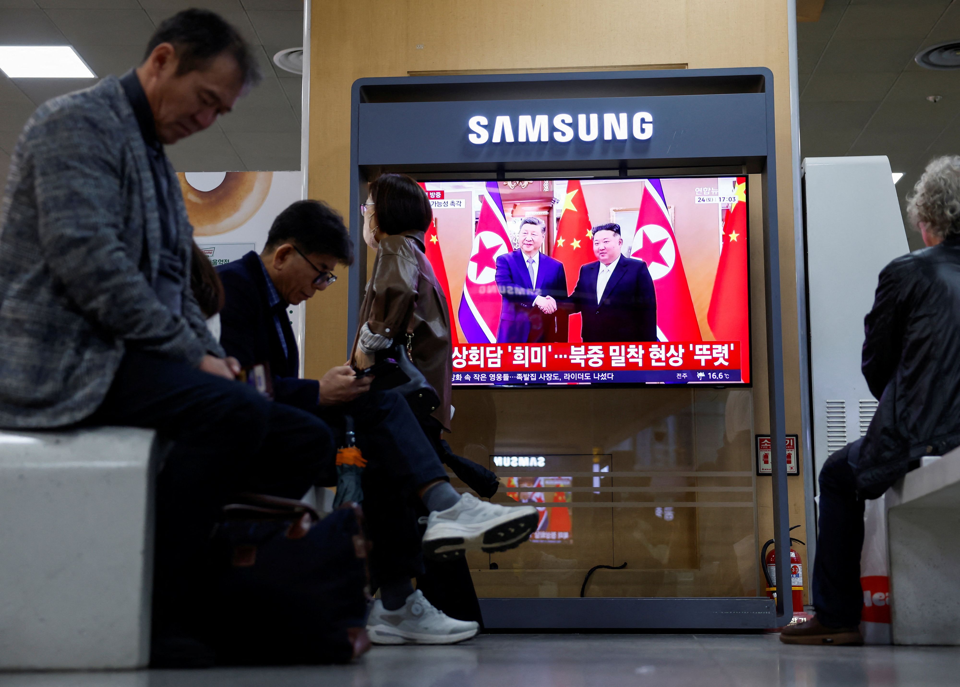 Nordkoreas Machthaber Kim Jong Un ist überraschend nach China gereist.