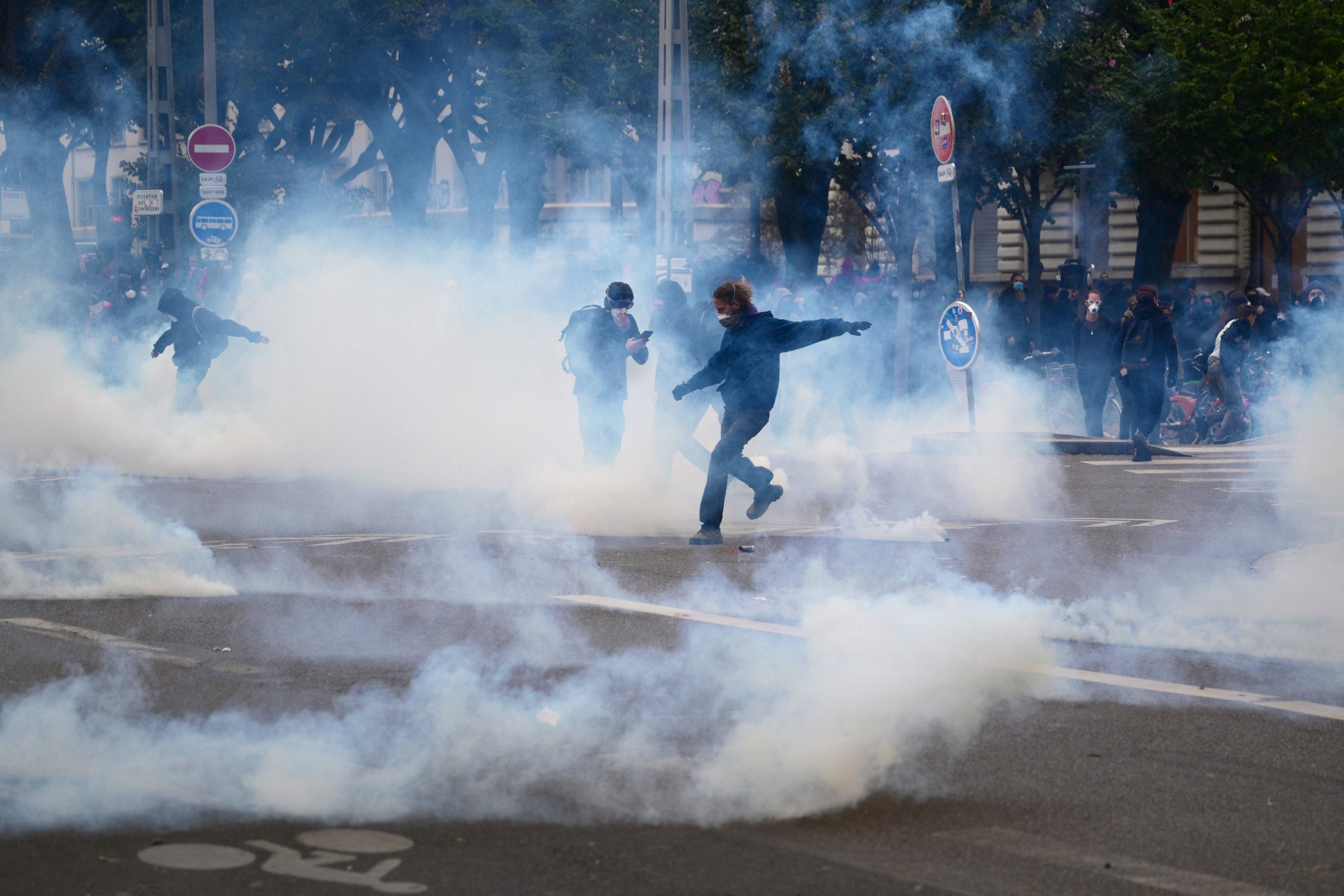 In Lyon setzte die Polizei Tränengas ein.