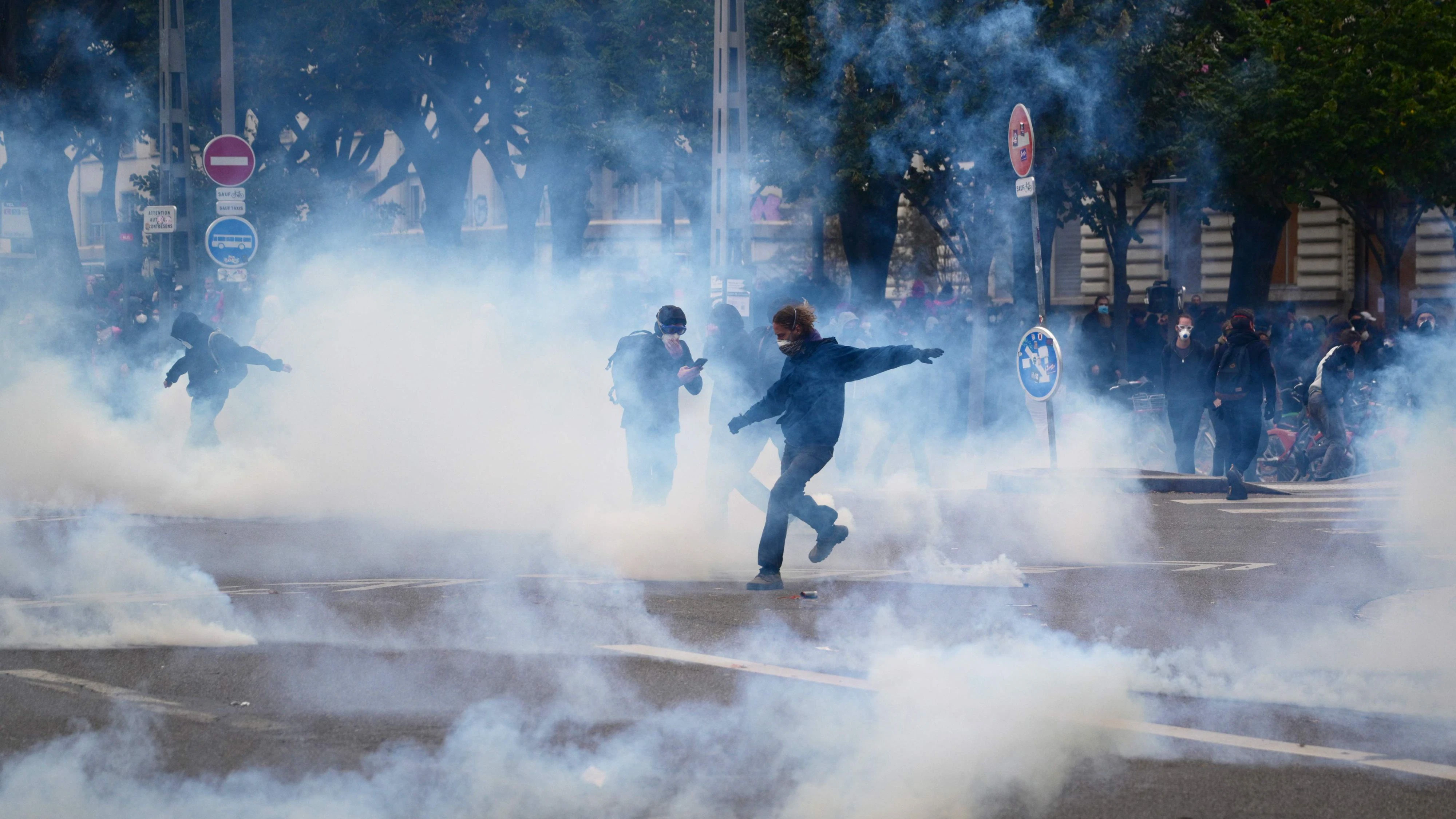 In Lyon setzte die Polizei Tränengas ein.