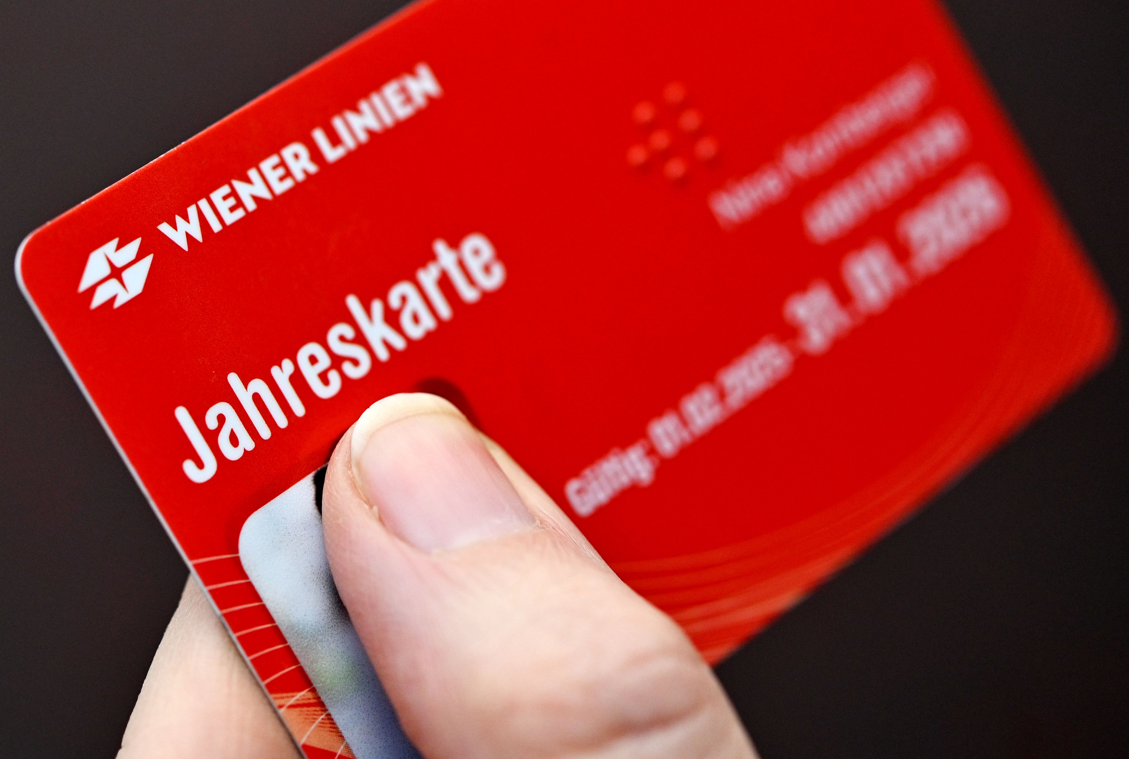 Die Jahreskarte für die Wiener Linien kostet bald 483,10 Euro.