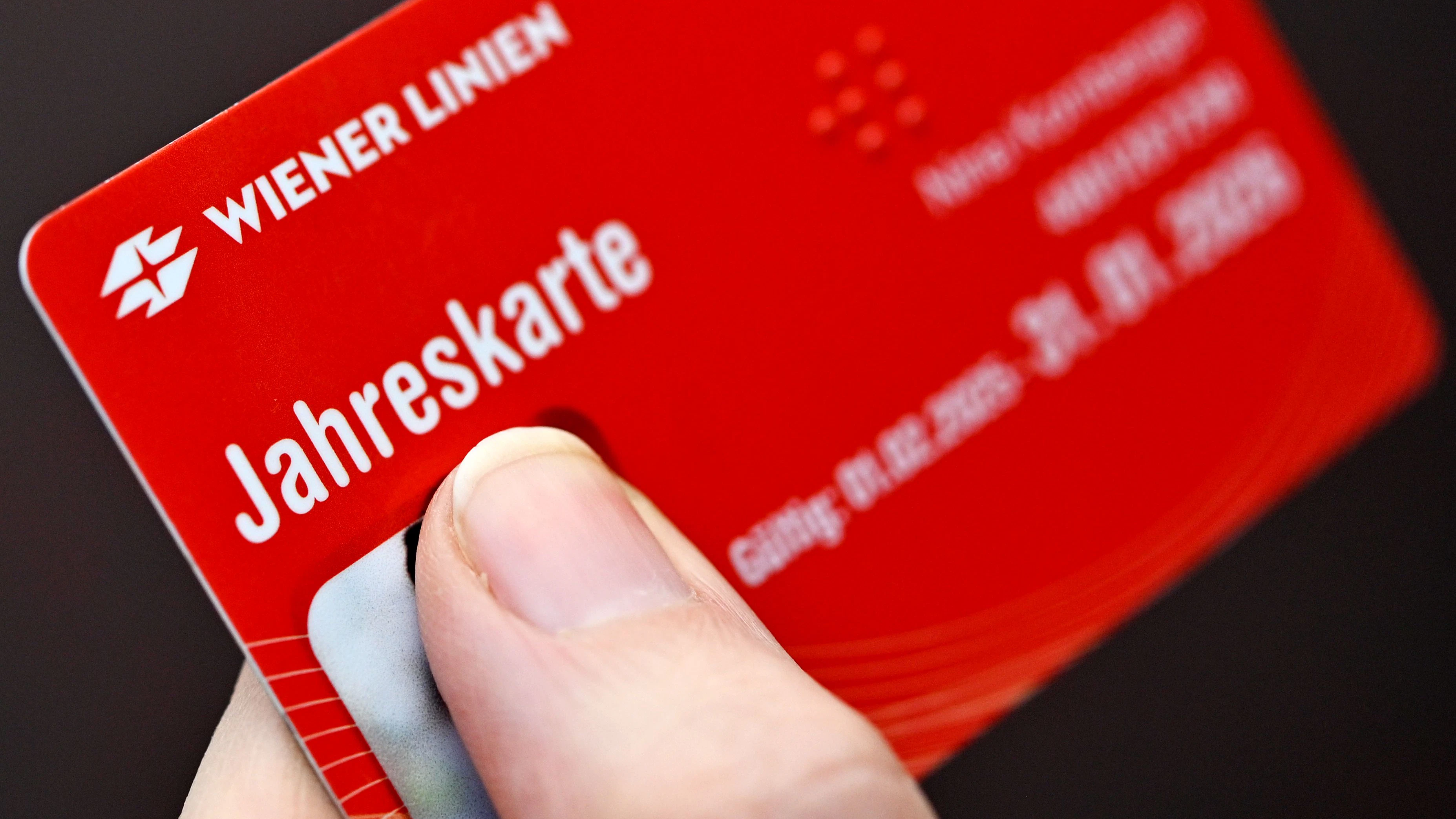 Die Jahreskarte für die Wiener Linien kostet bald 483,10 Euro.