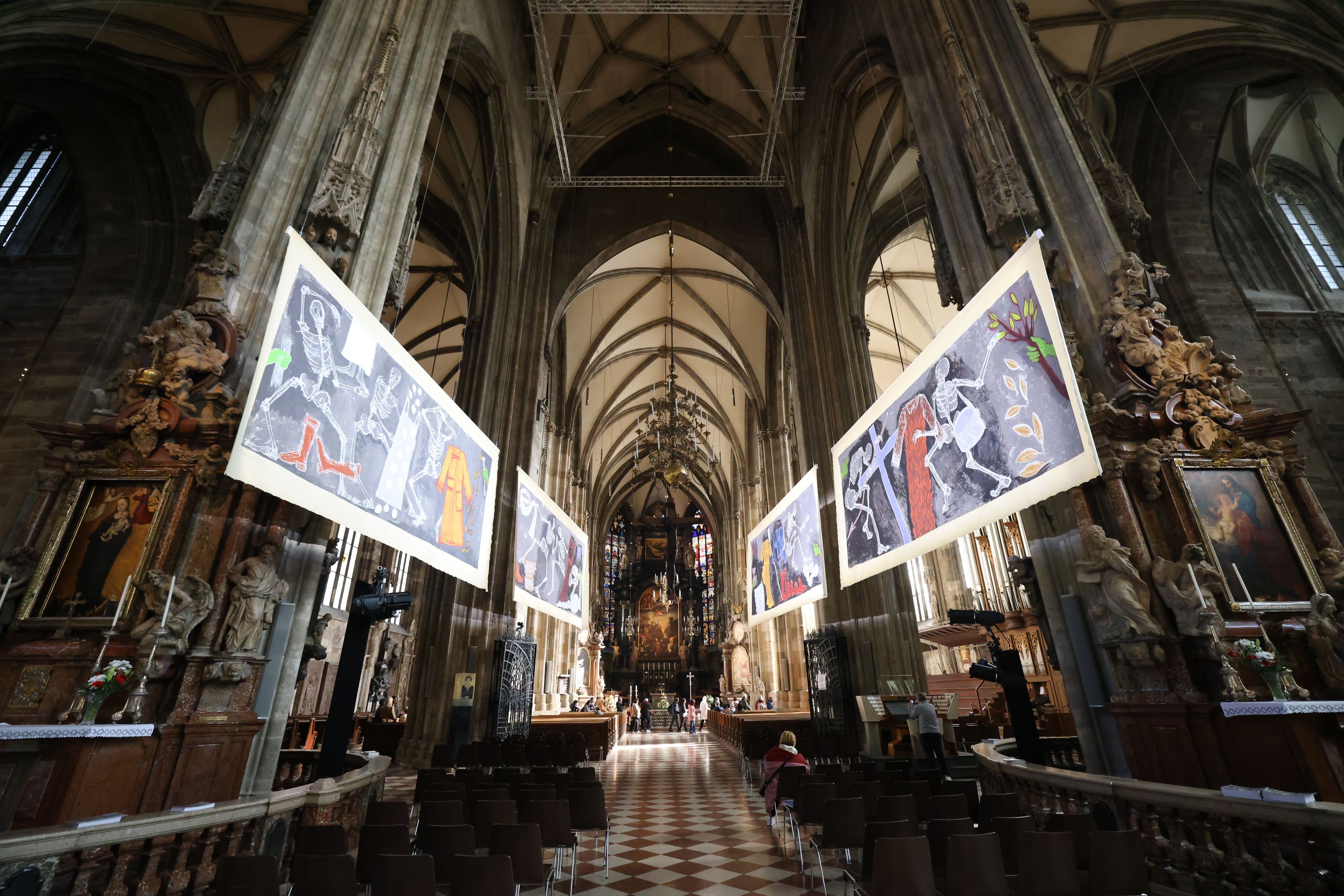 Heute.at - Künstlerin lädt zu Totentanz in den Wiener Stephansdom