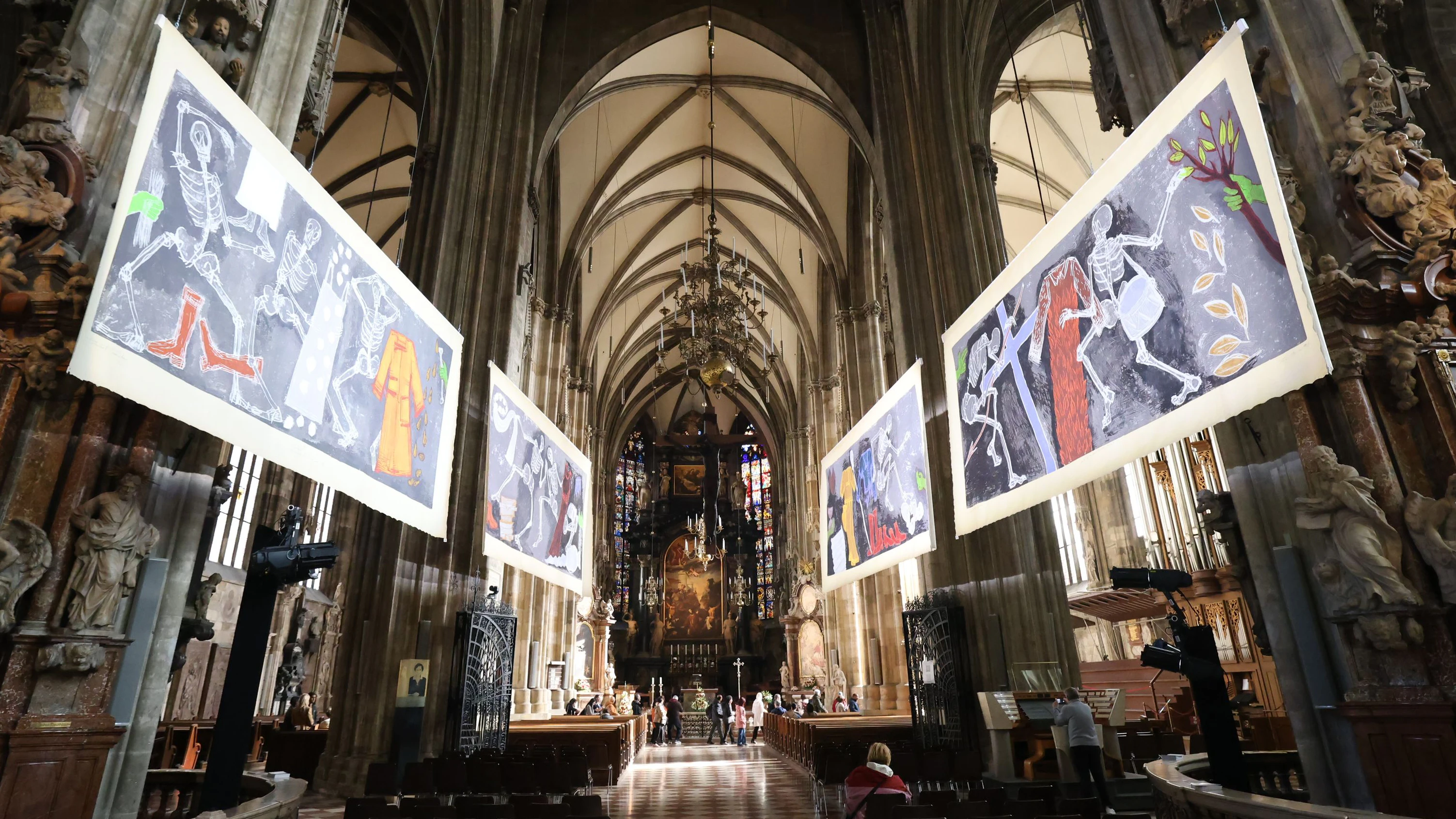 Heute.at - Künstlerin lädt zu Totentanz in den Wiener Stephansdom