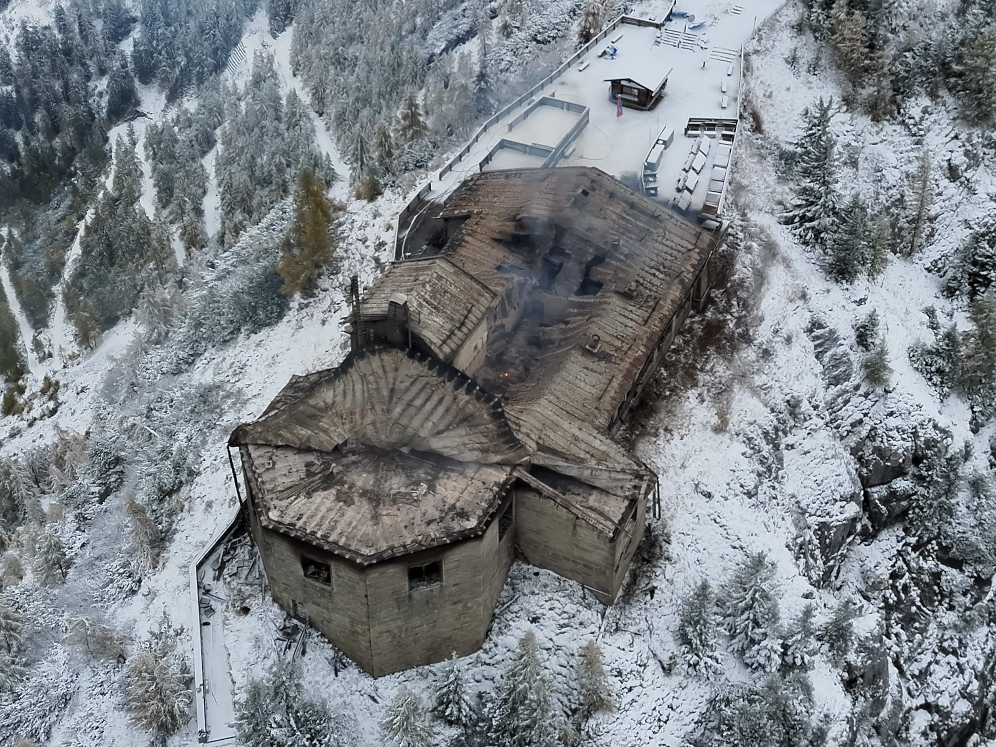 Heute.at - Hitlers Teehaus abgefackelt – Antifa-Material bei Biker