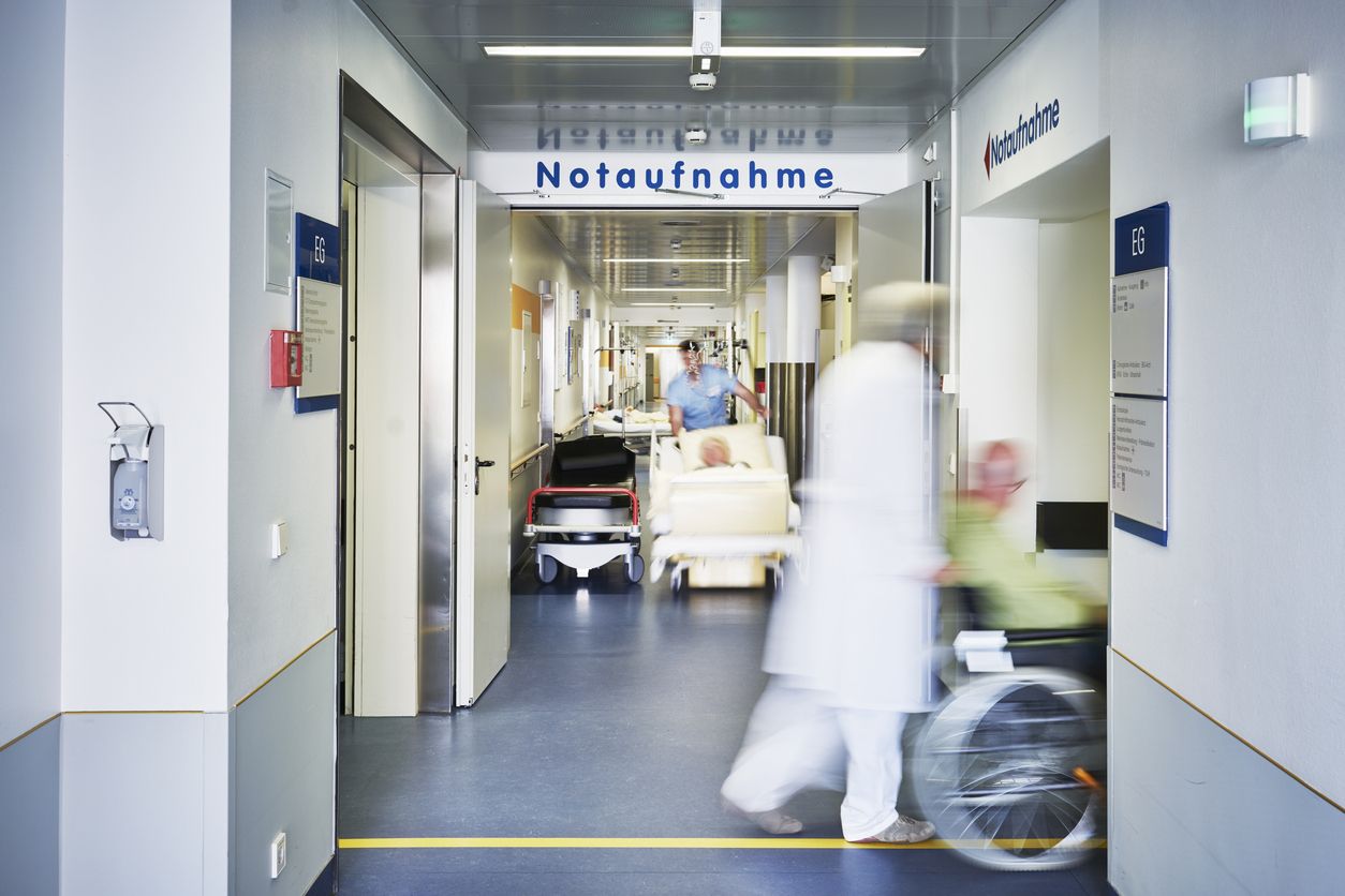 Asylwerber sollen laut Landbauer nur mehr die Akut- und Notfallversorgung erhalten.