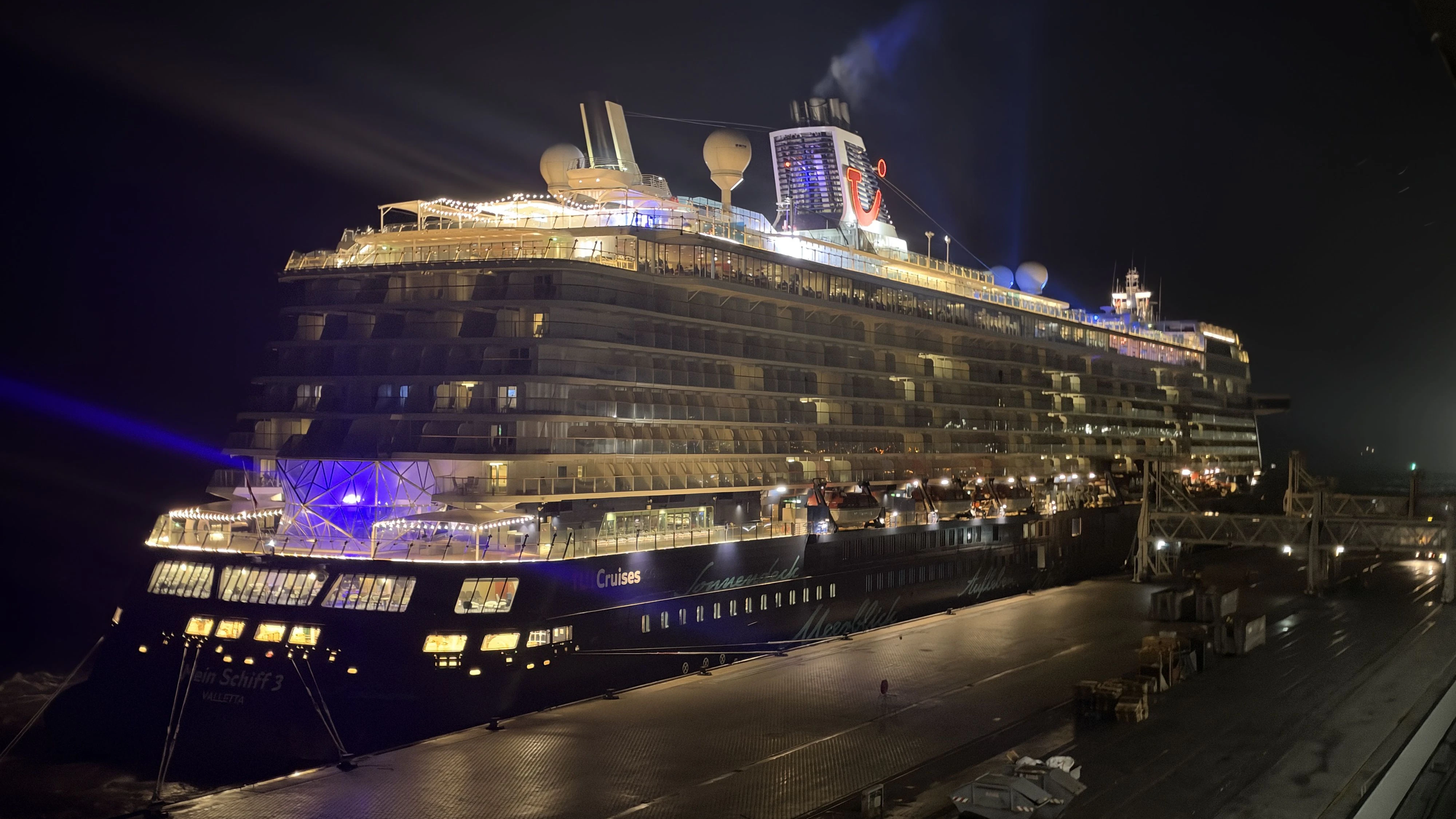 Das Kreuzfahrtschiff "Mein Schiff 3" liegt aktuell wieder am Hafen.