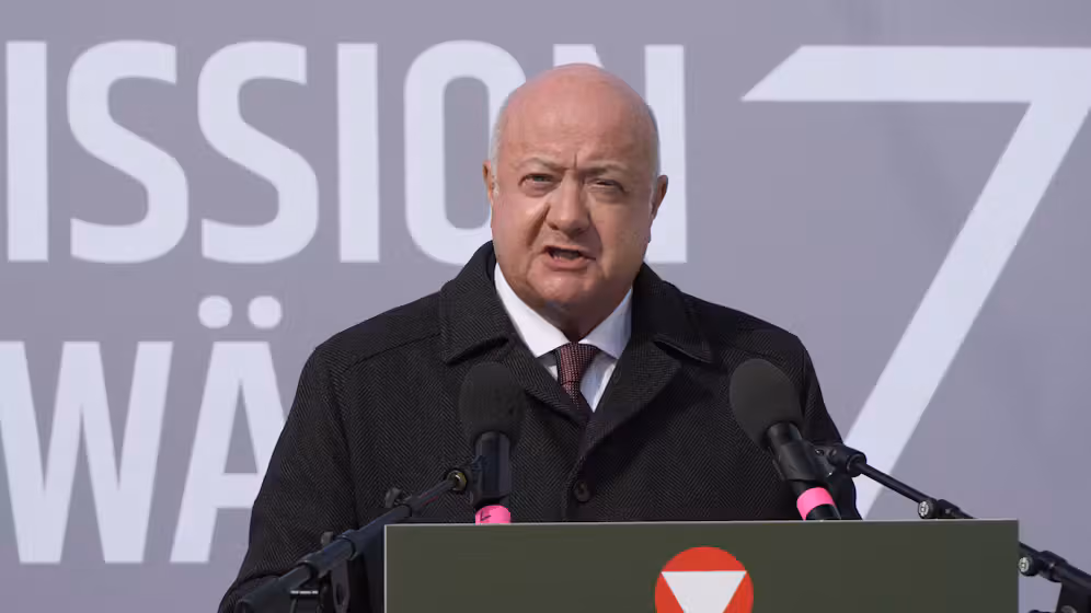 In seiner Rede am Nationalfeiertag sprach sich Bundeskanzler Christian Stocker (ÖVP) für ein wehrhaftes Österreich aus. 