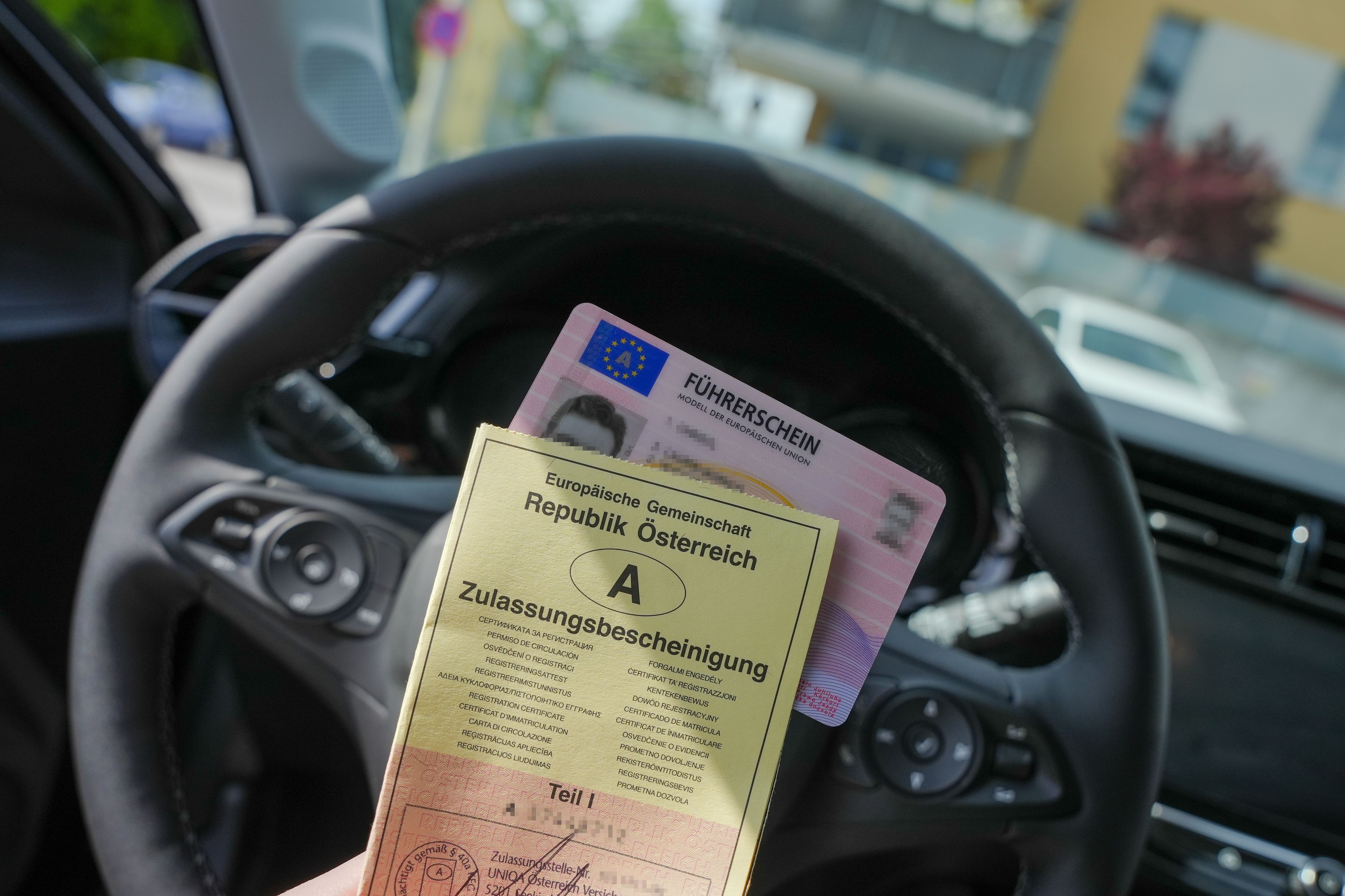 Die Regierung setzt 2027 die Erhöhung zahlreicher Gebühren aus – darunter auch für Führerscheine und Zulassungspapiere.
