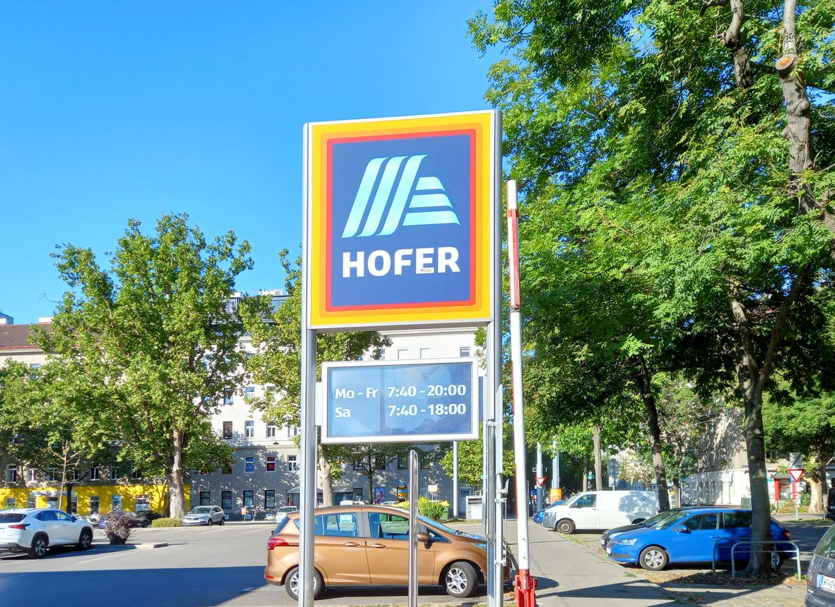 Diskonter Hofer baut sein Angebot an Selbstbedienungskassen deutlich aus.