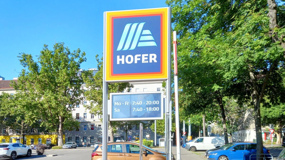 Diskonter Hofer baut sein Angebot an Selbstbedienungskassen deutlich aus.