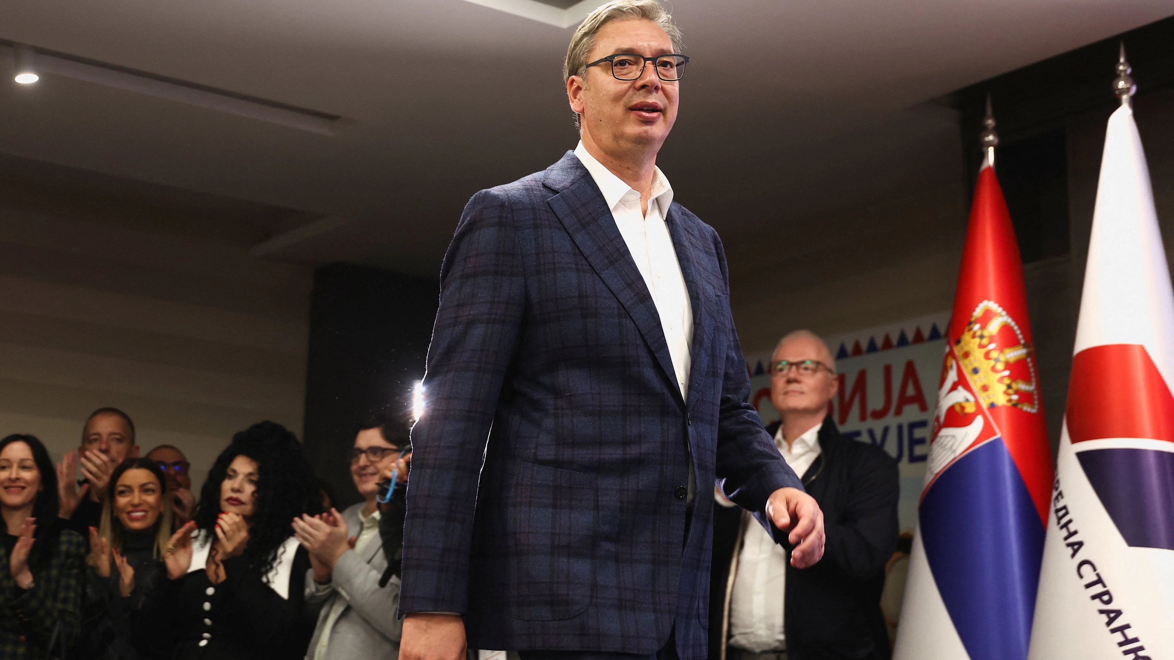 Heute.at - Polit-Beben in Serbien – Vučić gesteht Niederlage ein!